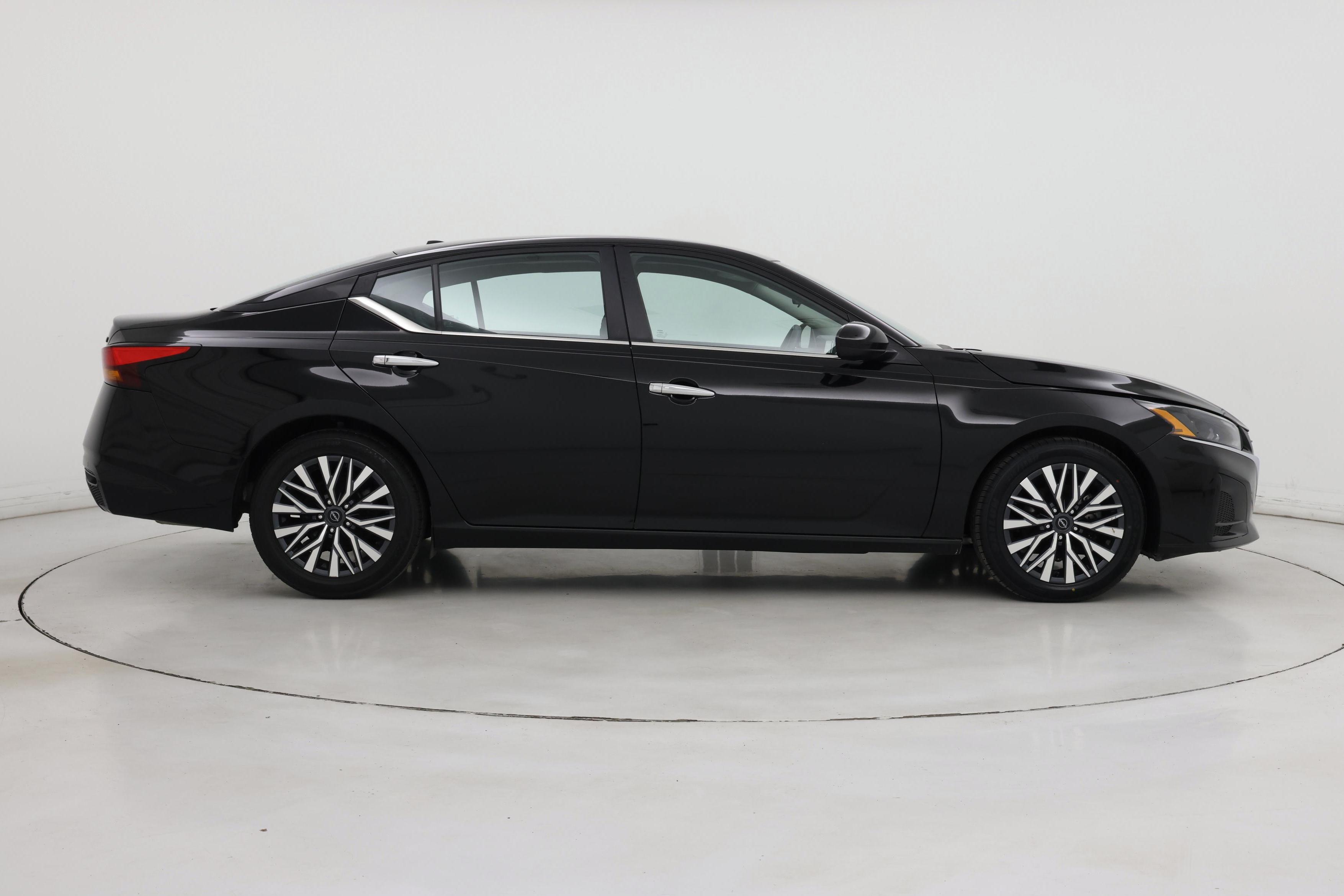 Thumbnail: 2023 Nissan Altima - 7