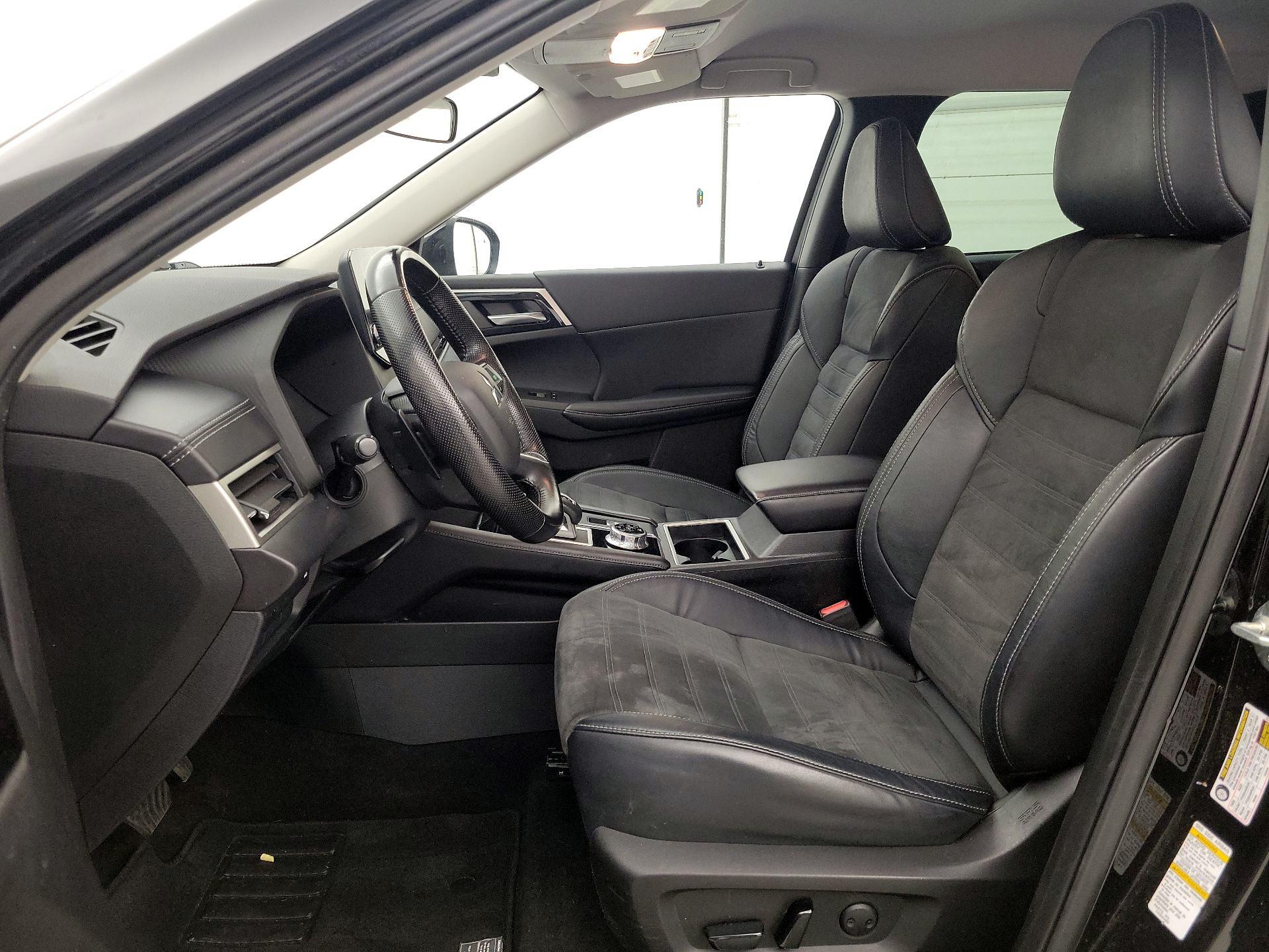 Thumbnail: 2022 Mitsubishi Outlander - 11