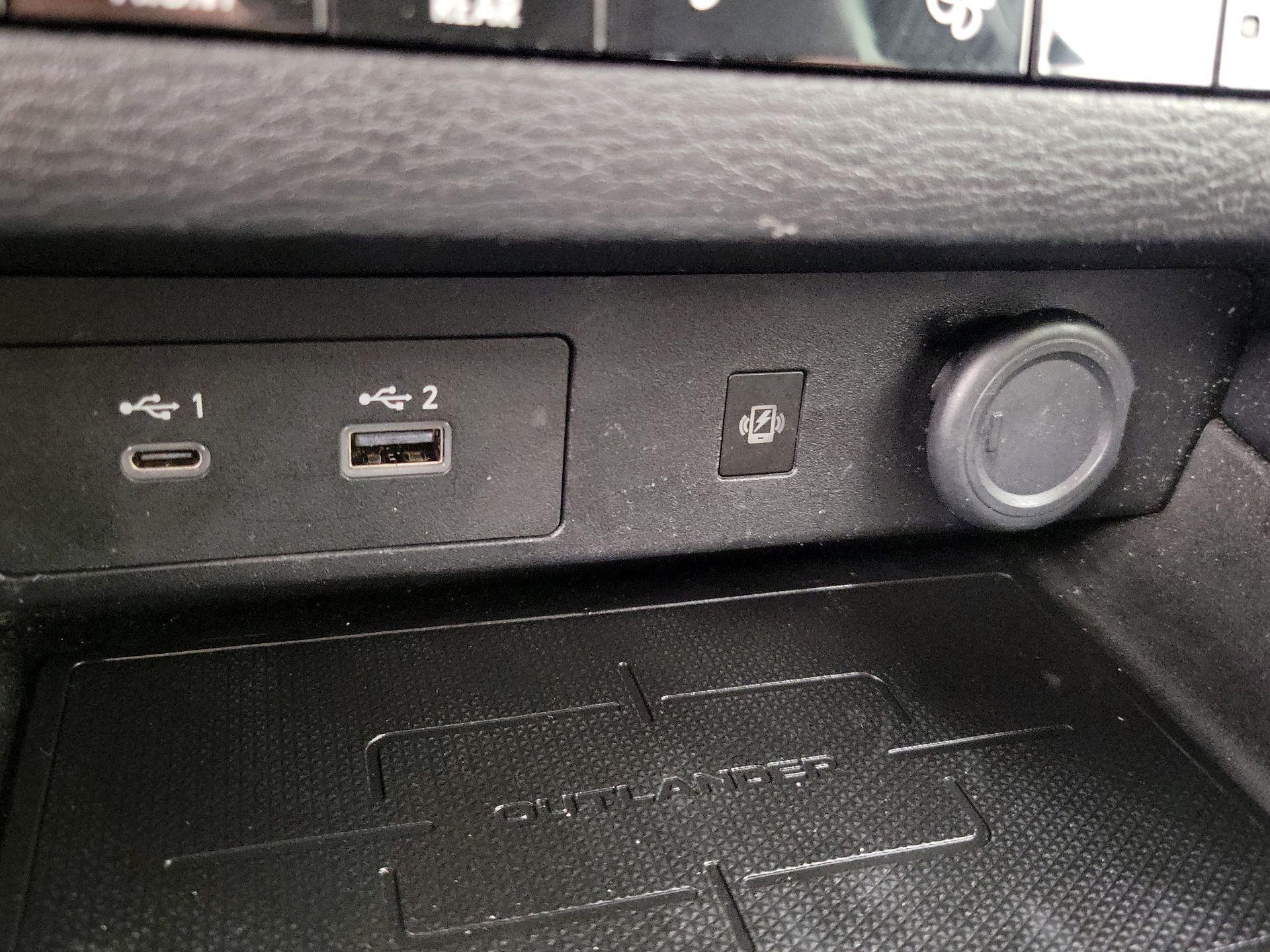 Thumbnail: 2022 Mitsubishi Outlander - 18