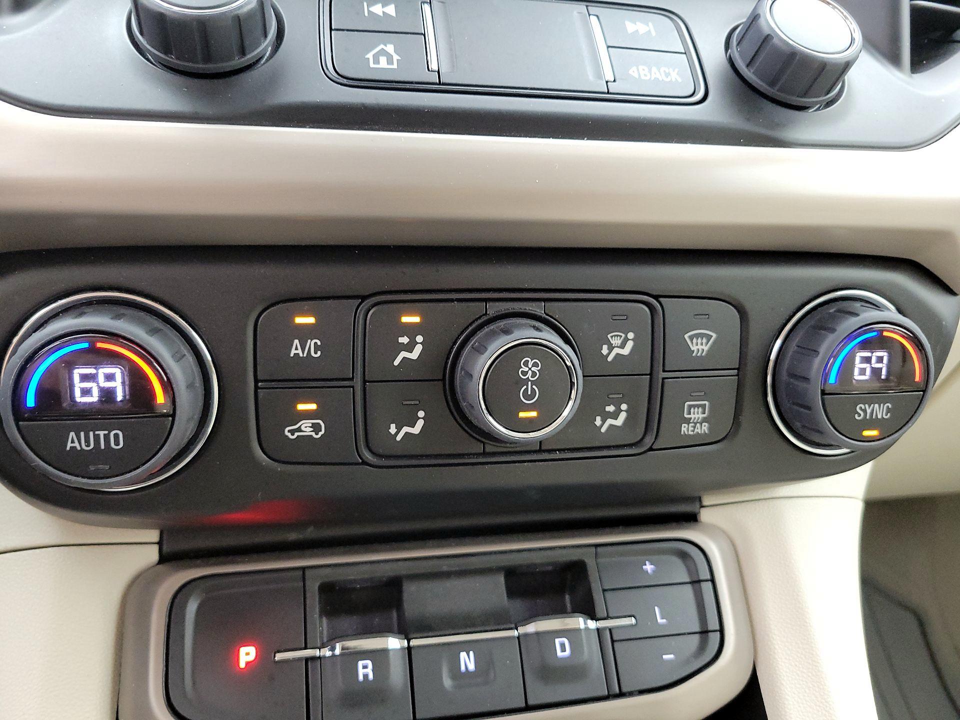 Thumbnail: 2023 GMC Acadia - 17