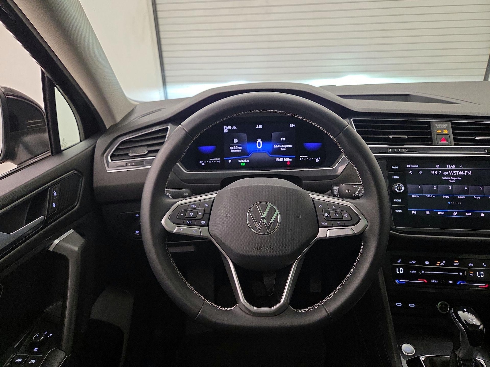 2022 Volkswagen Tiguan SE - Photo 11