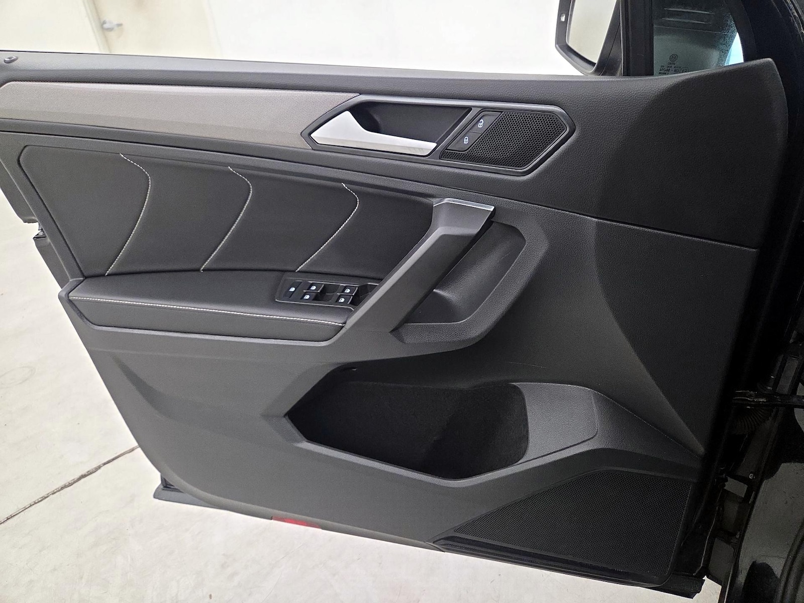 2022 Volkswagen Tiguan SE - Photo 13