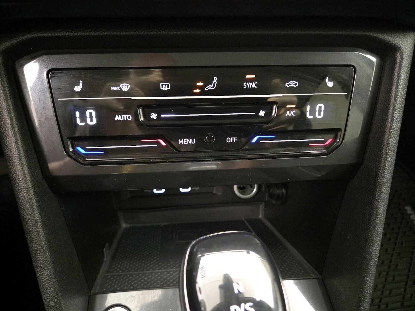 2022 Volkswagen Tiguan SE - Photo 17