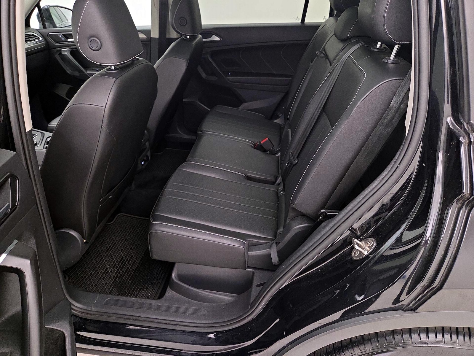 2022 Volkswagen Tiguan SE - Photo 21