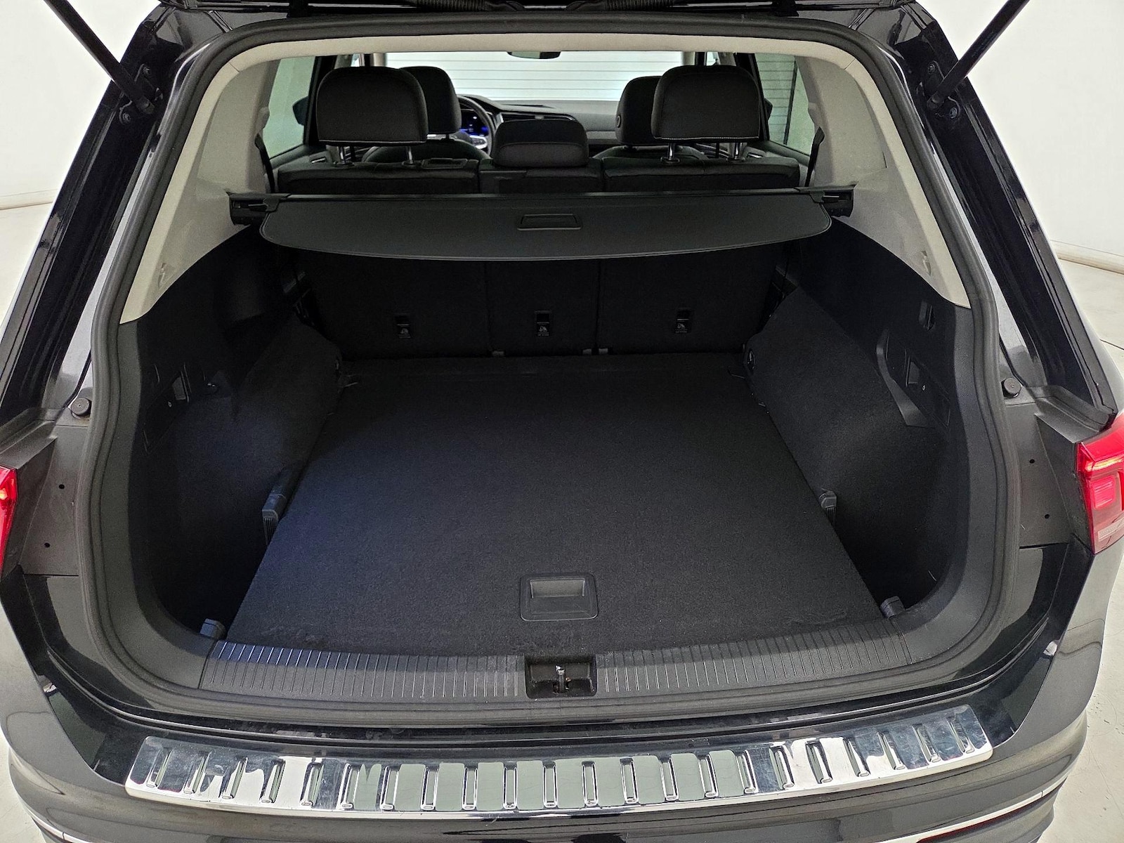 2022 Volkswagen Tiguan SE - Photo 22