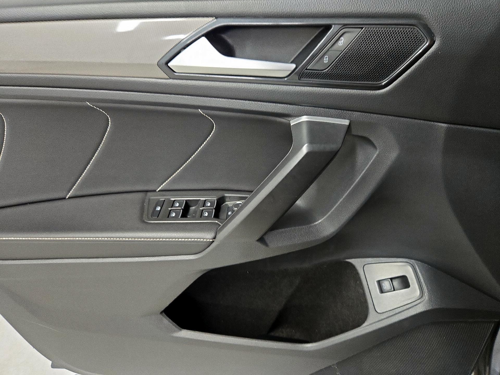 Thumbnail: 2024 Volkswagen Tiguan - 12