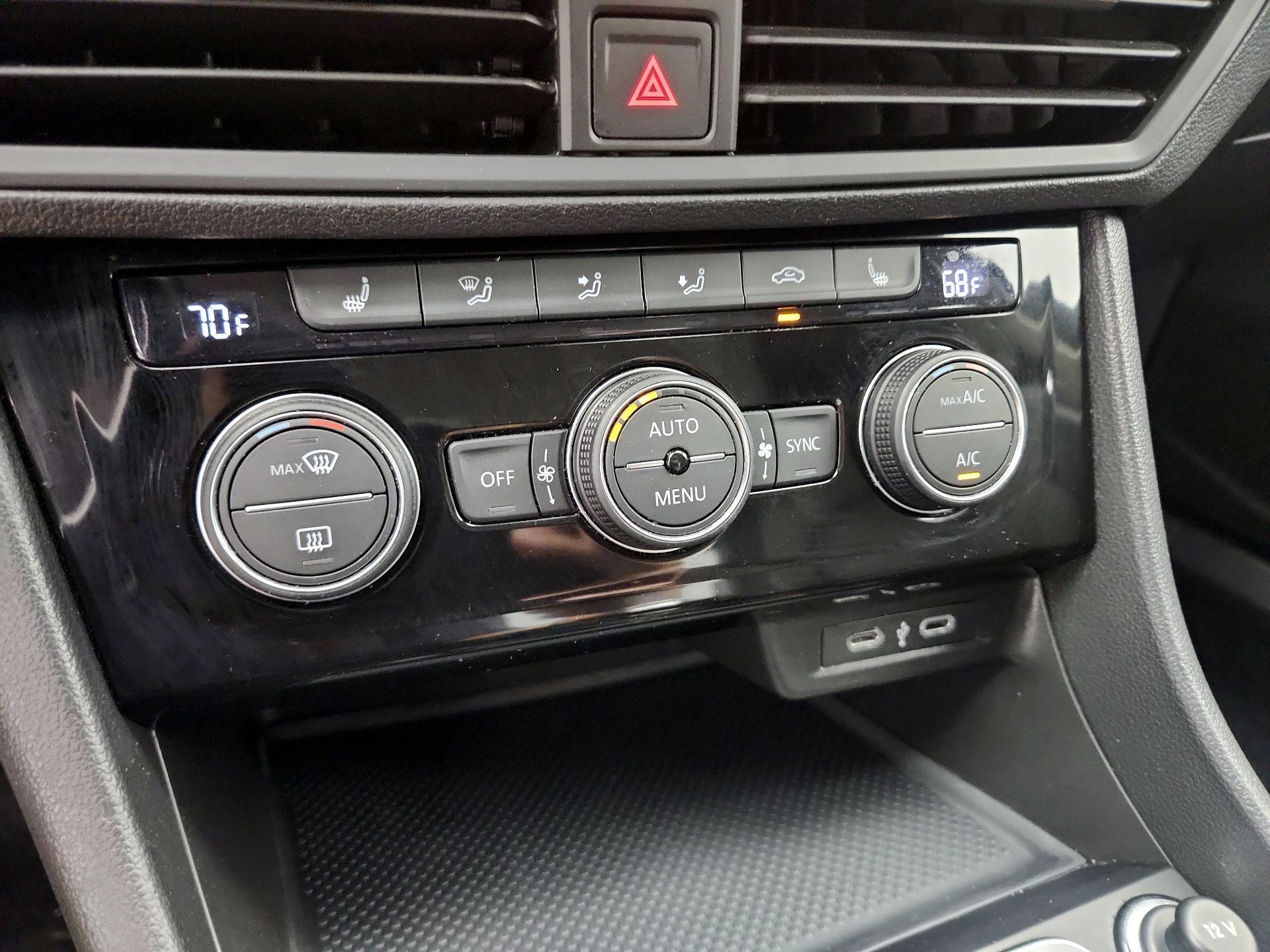 Thumbnail: 2024 Volkswagen Jetta - 16