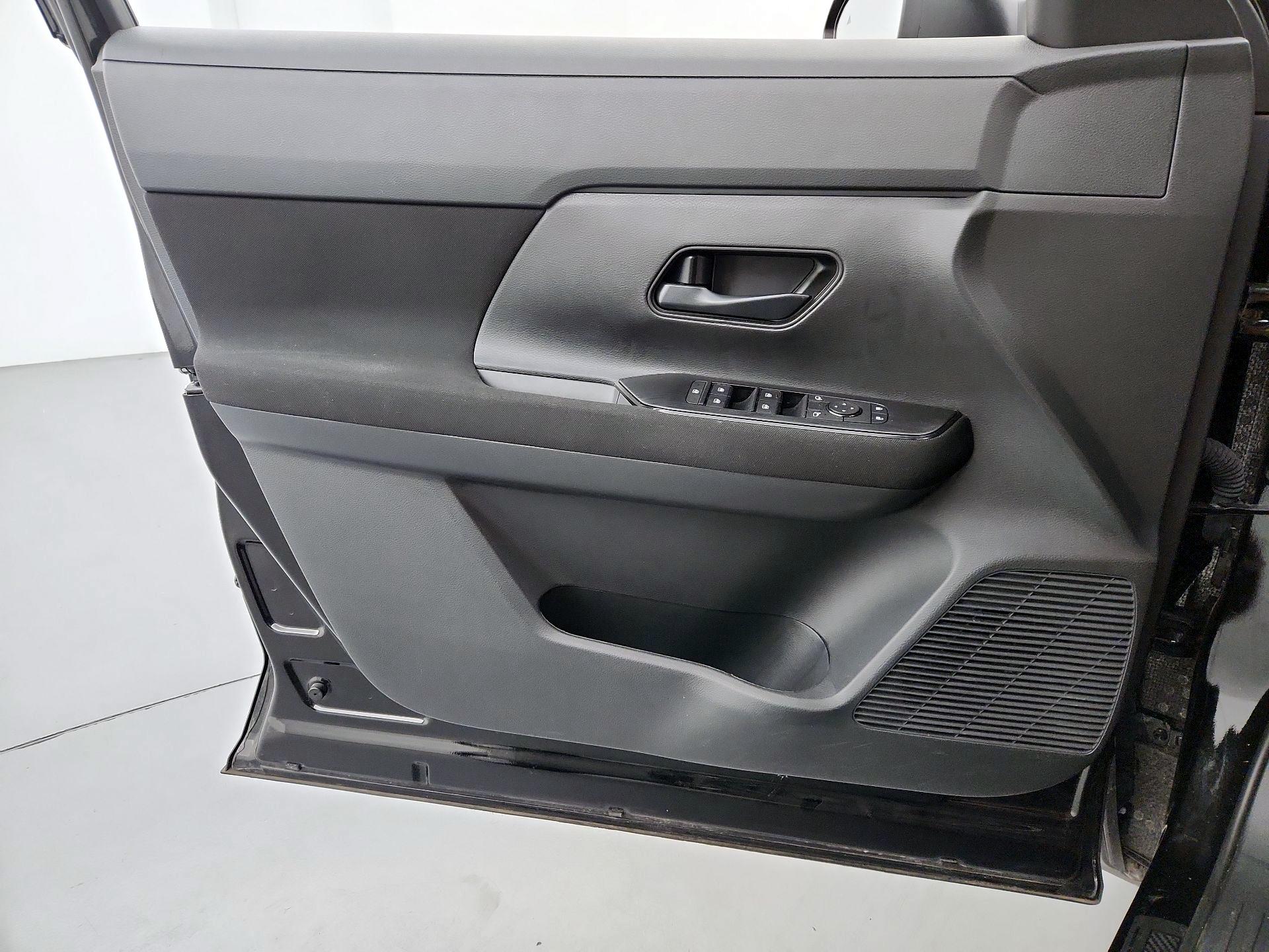 Thumbnail: 2025 Nissan Kicks - 12