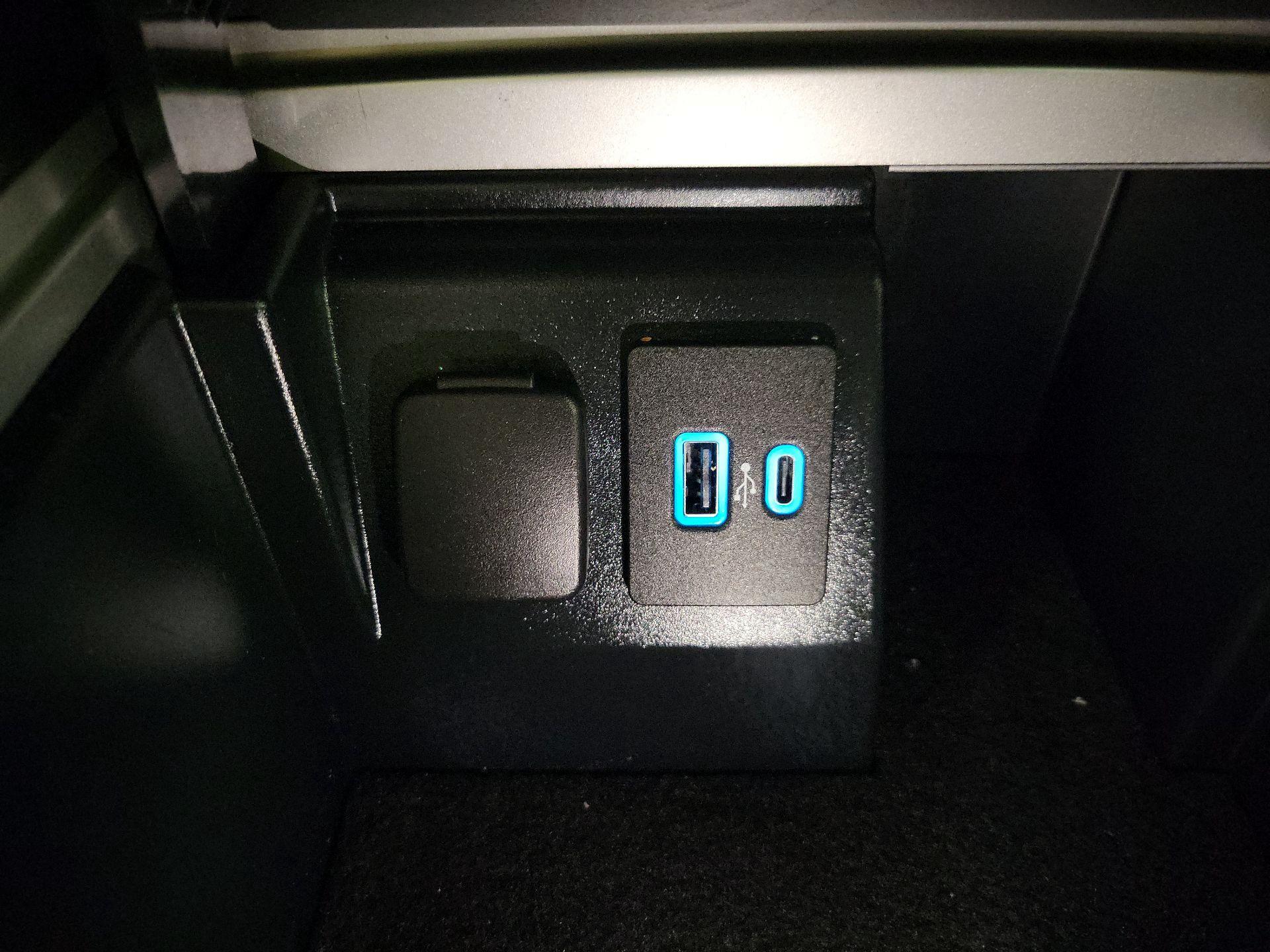 Thumbnail: 2022 Ford Explorer - 18