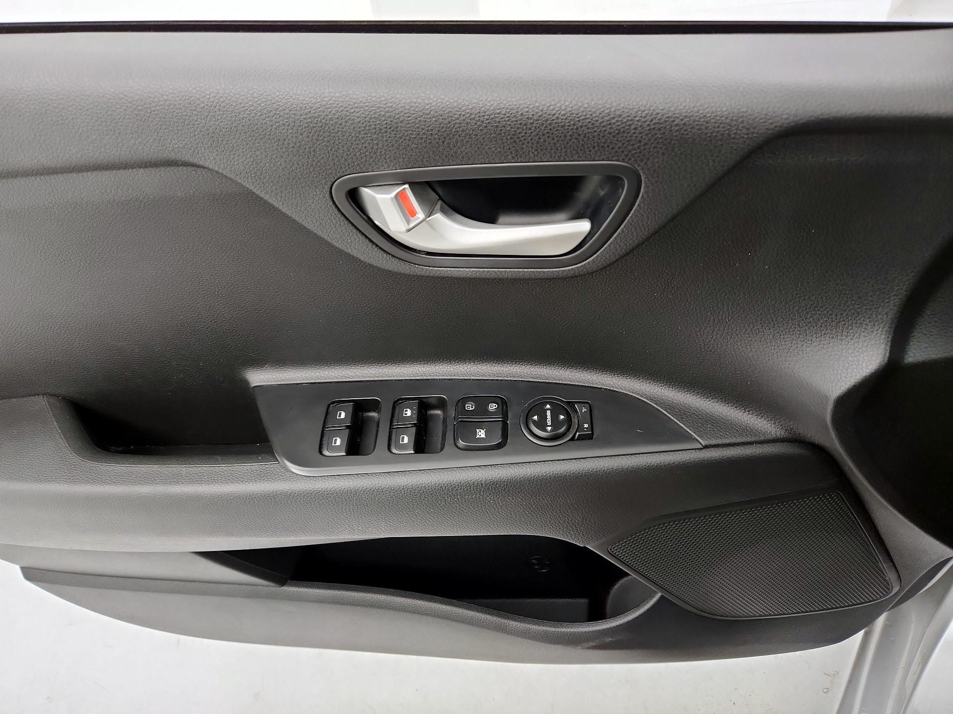 Thumbnail: 2023 Kia Rio - 12