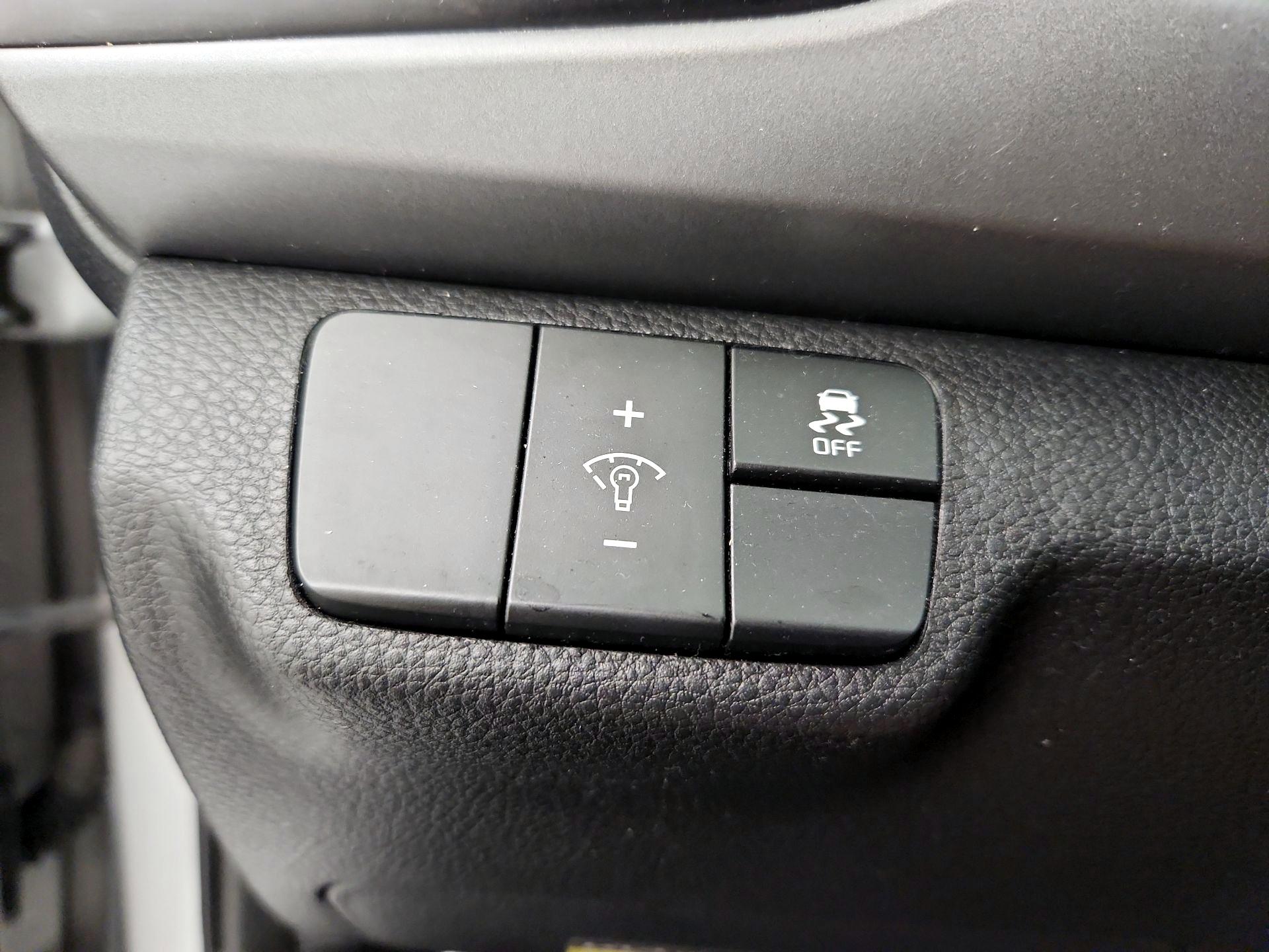 Thumbnail: 2023 Kia Rio - 13