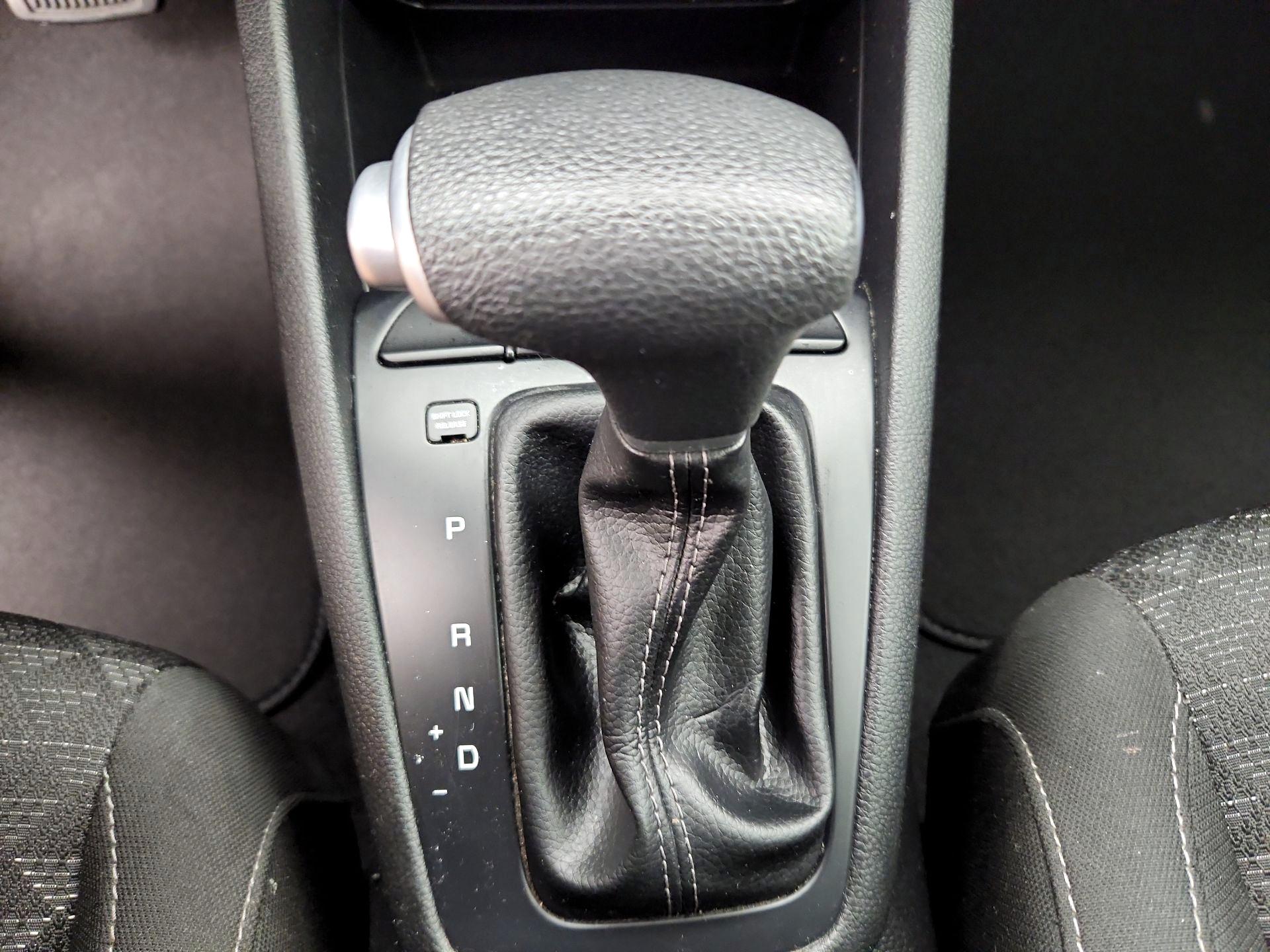 Thumbnail: 2023 Kia Rio - 17