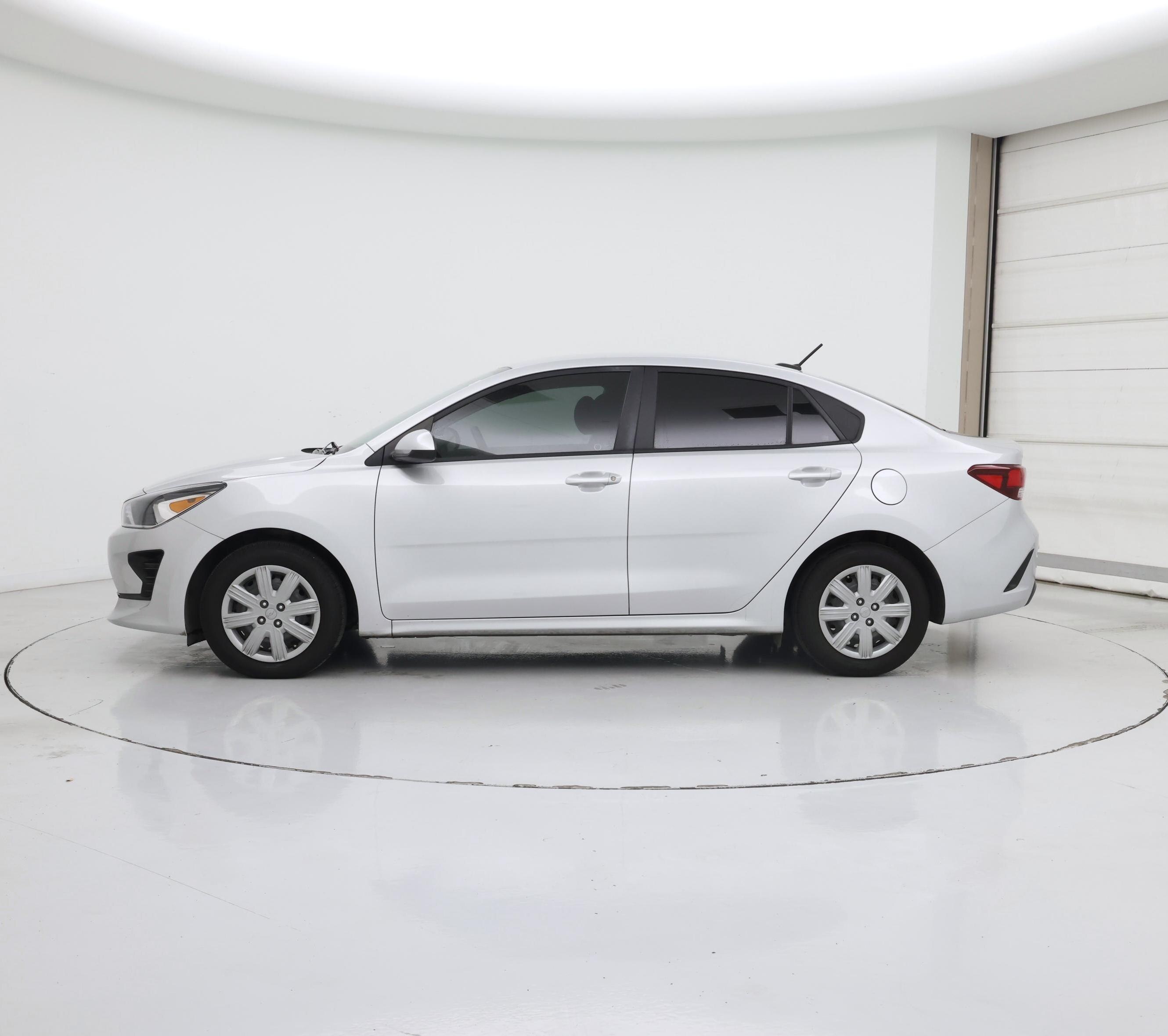 Thumbnail: 2023 Kia Rio - 3