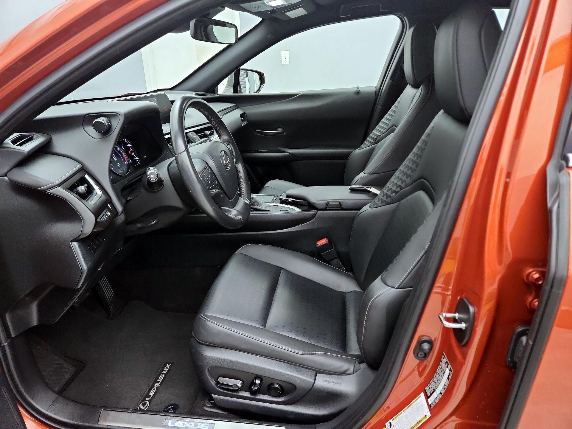 Thumbnail: 2022 Lexus UX - 11