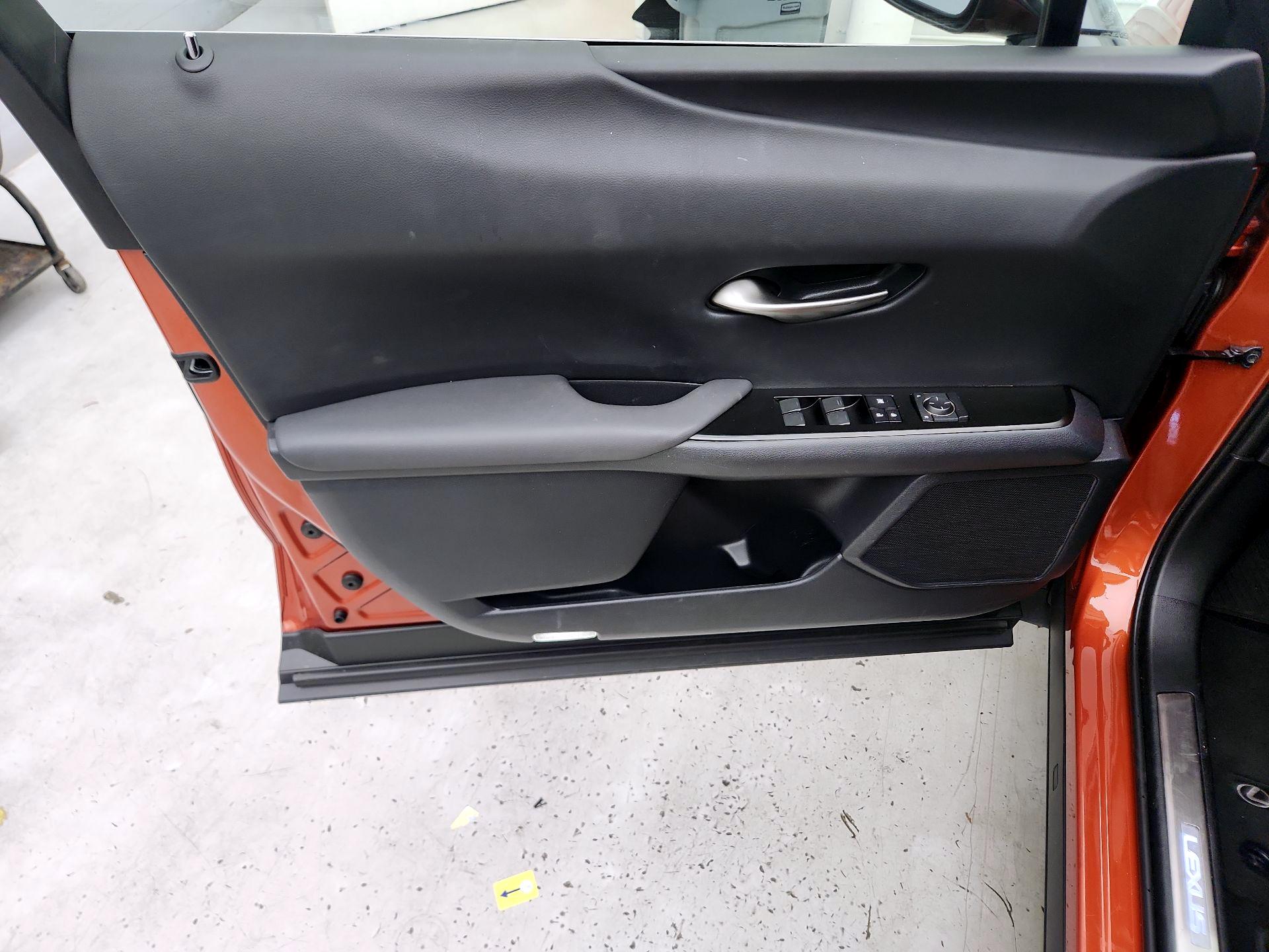 Thumbnail: 2022 Lexus UX - 12