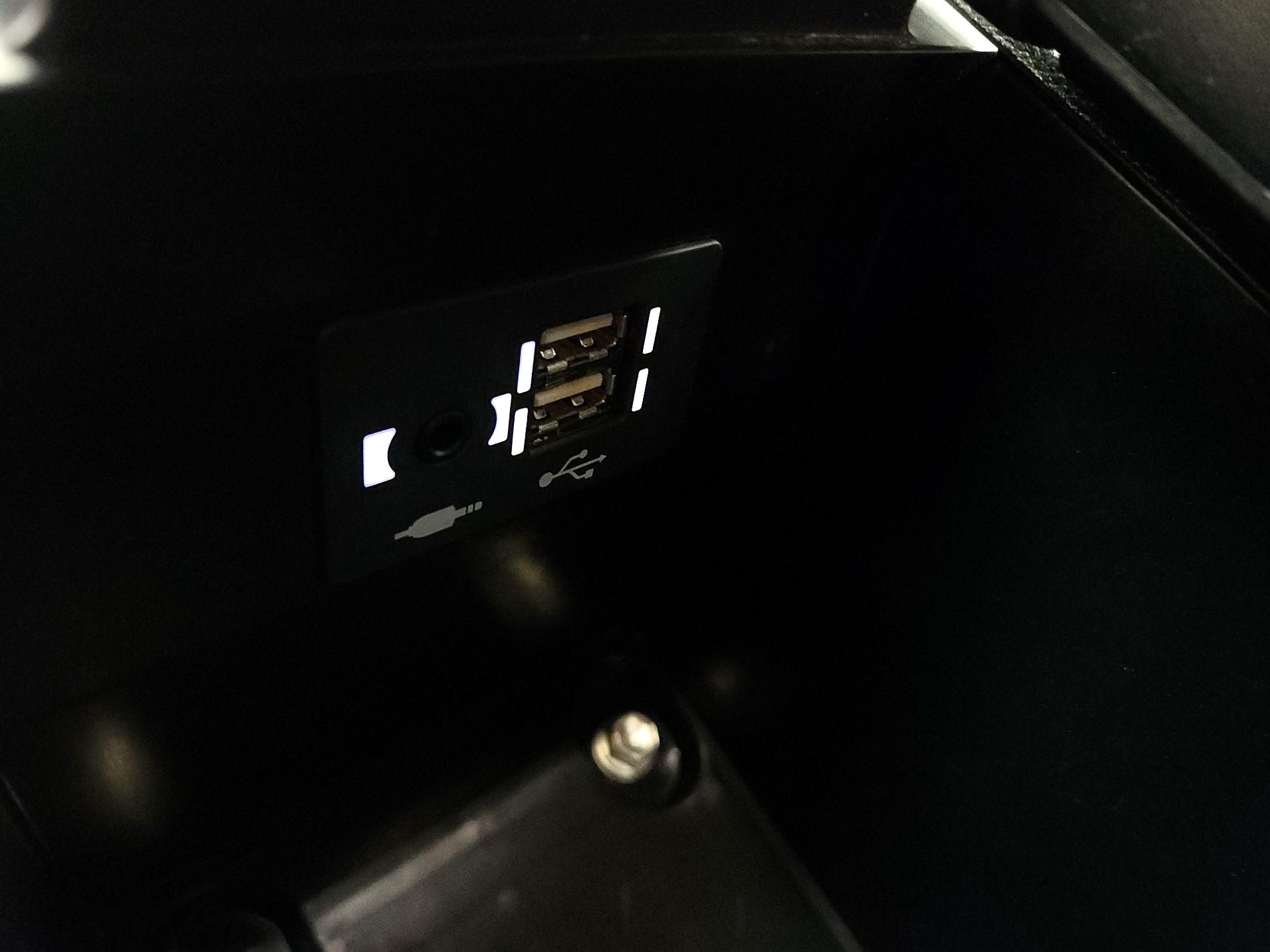 Thumbnail: 2022 Lexus UX - 18