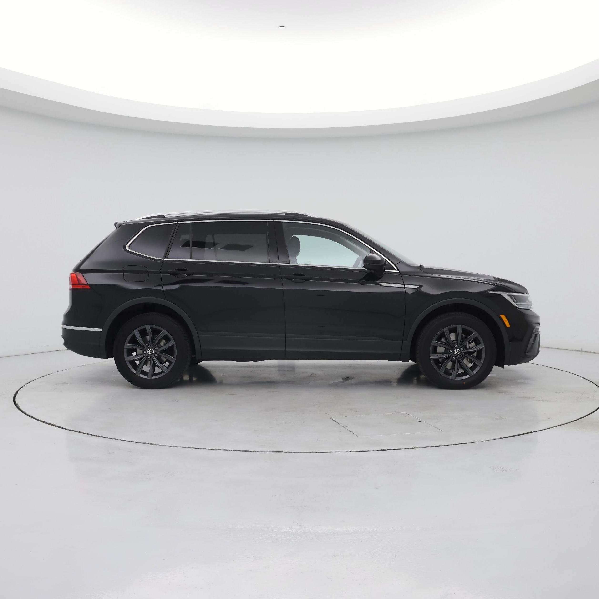 Thumbnail: 2023 Volkswagen Tiguan - 7