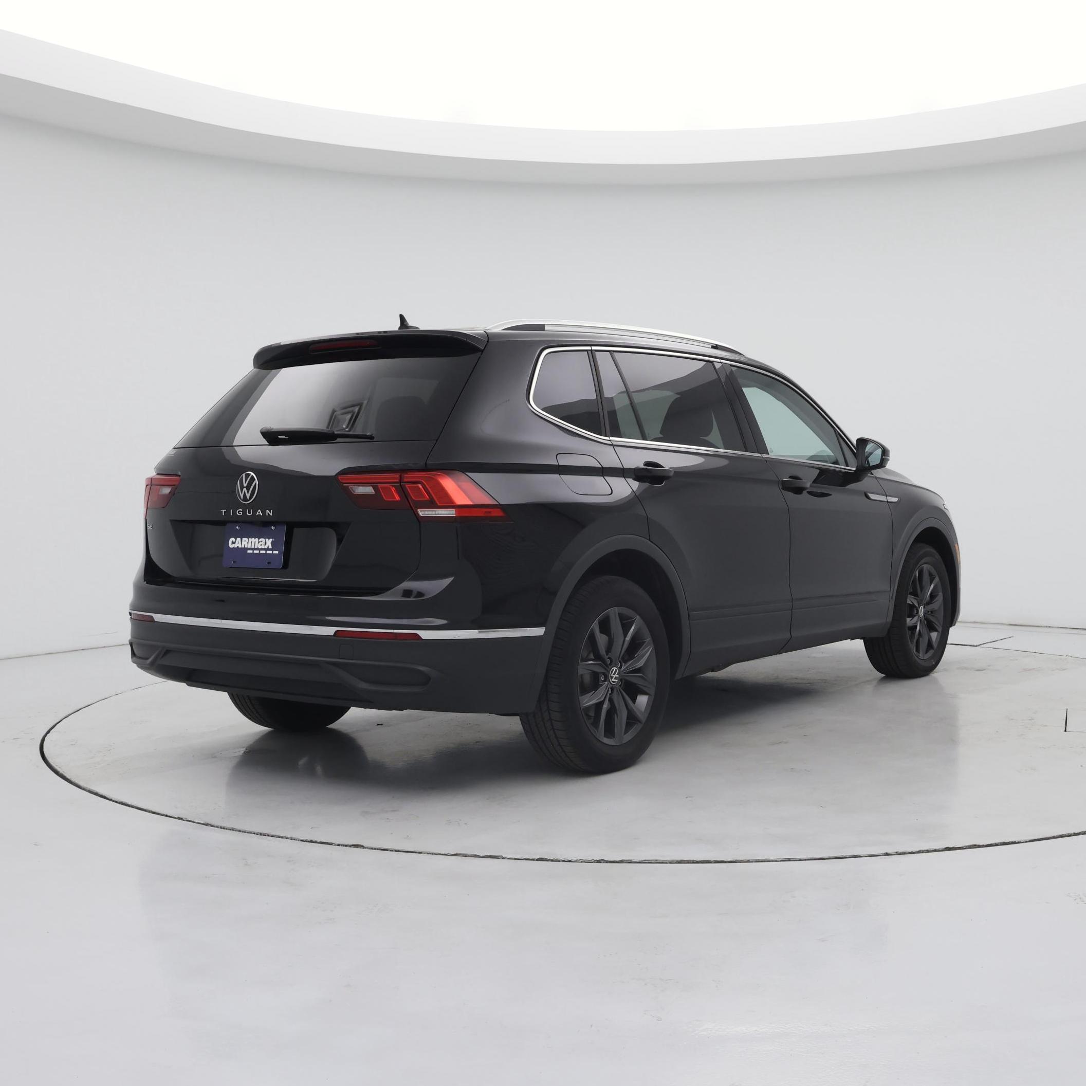 Thumbnail: 2023 Volkswagen Tiguan - 8
