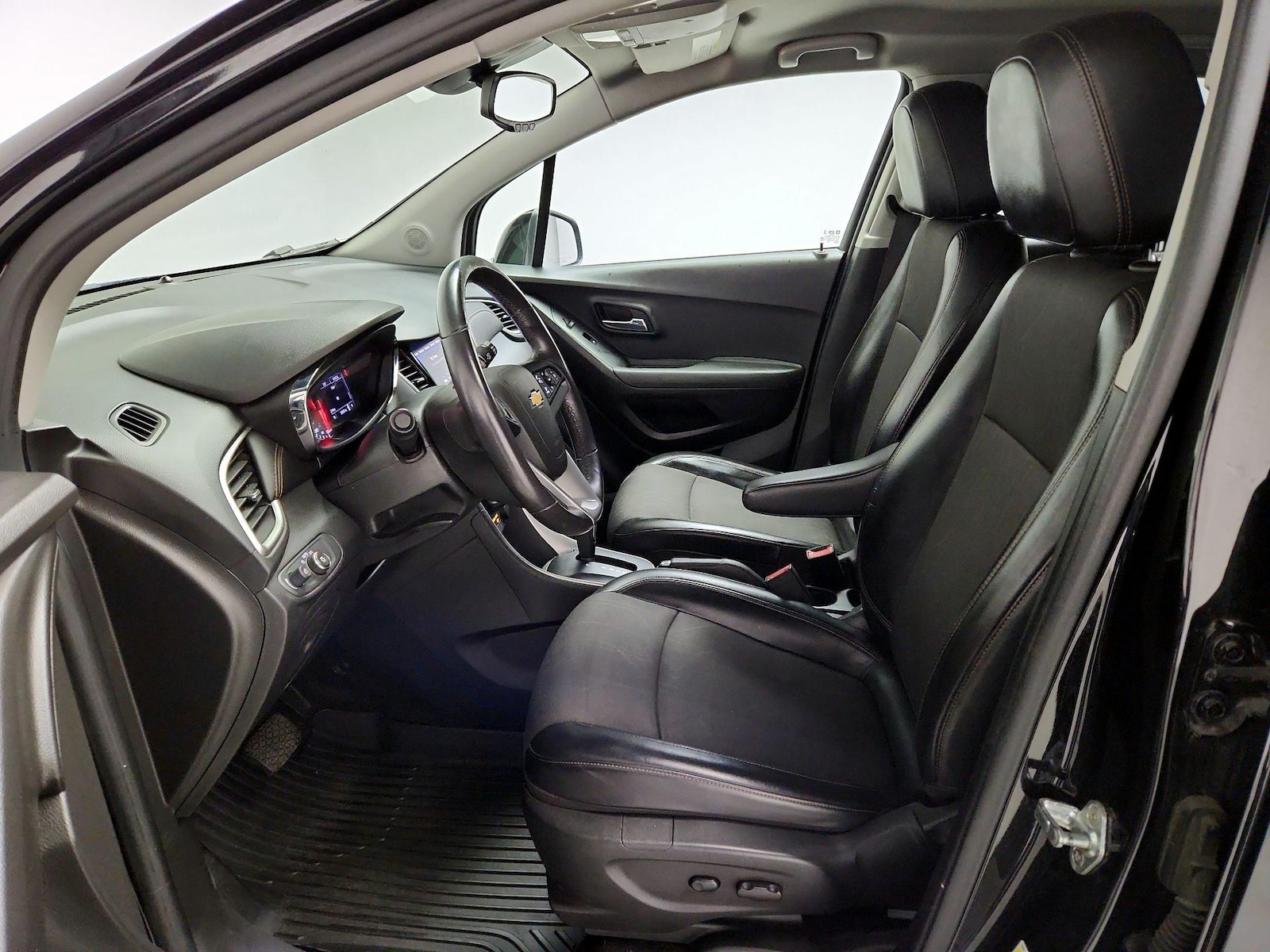 2020 Chevrolet Trax LT - Photo 12