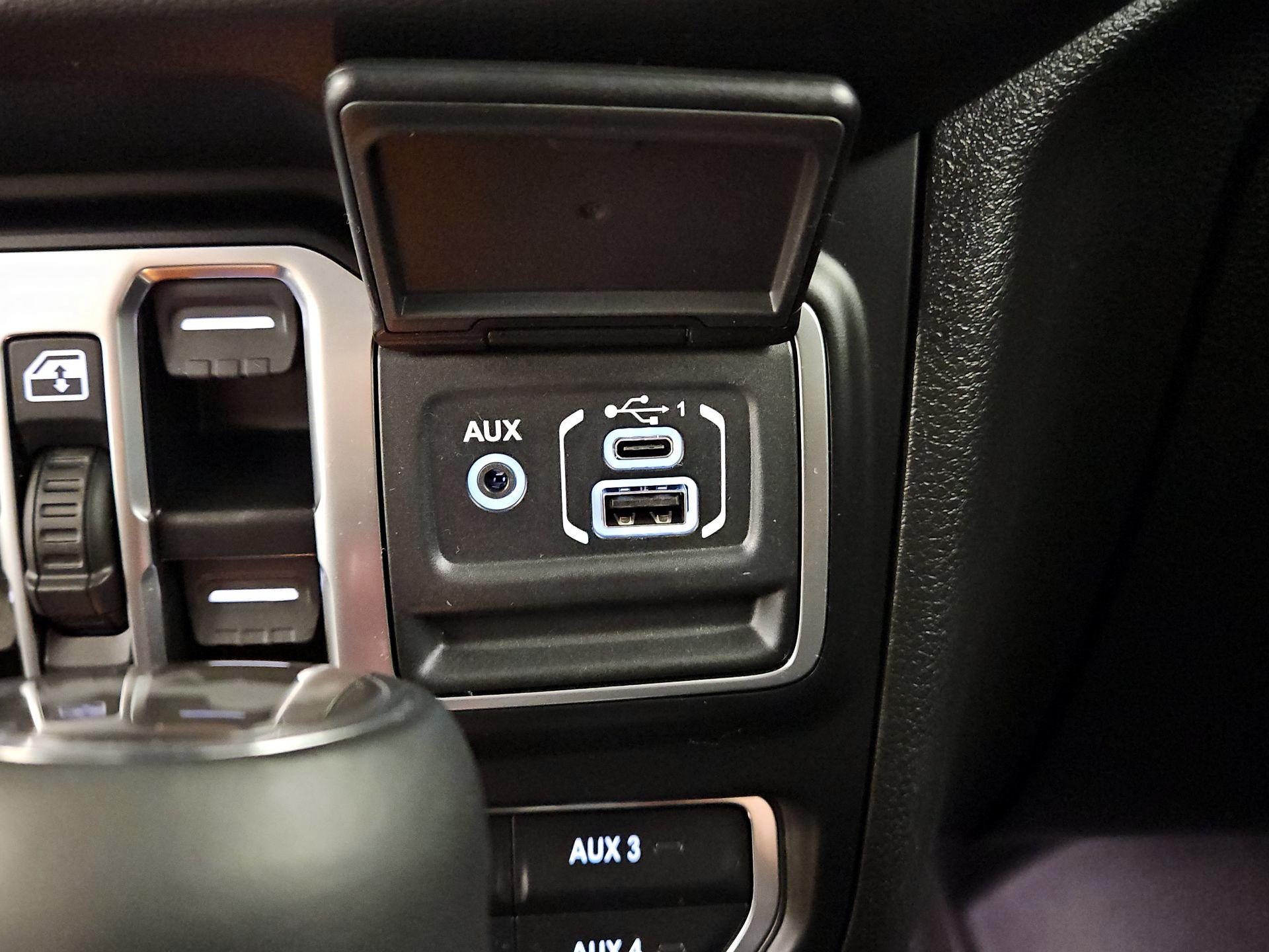 Thumbnail: 2025 Jeep Wrangler - 19