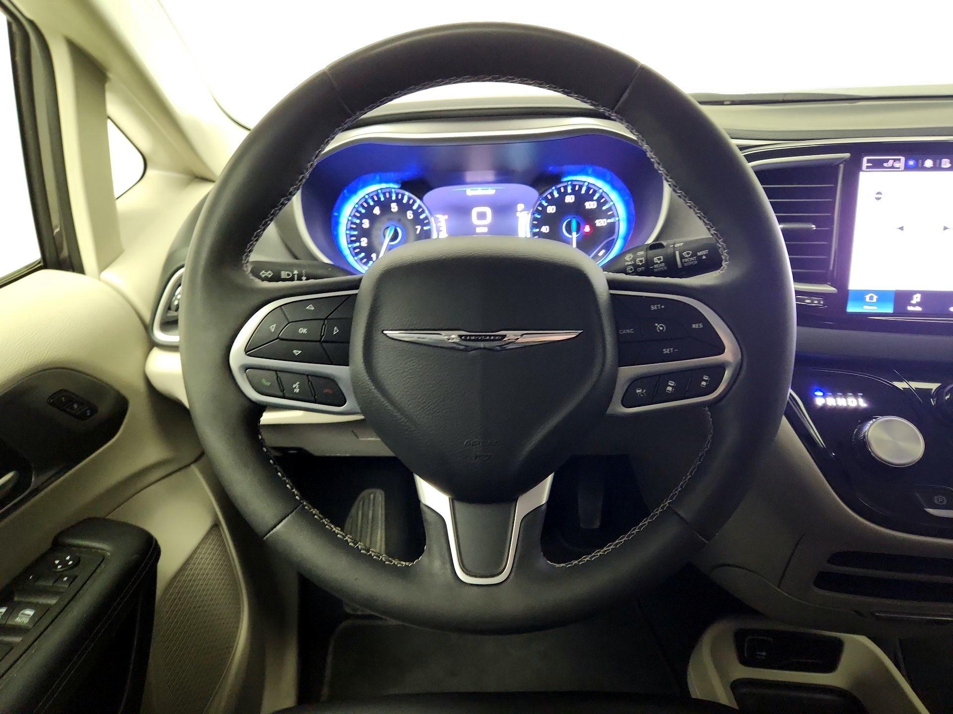 Thumbnail: 2023 Chrysler Pacifica - 10