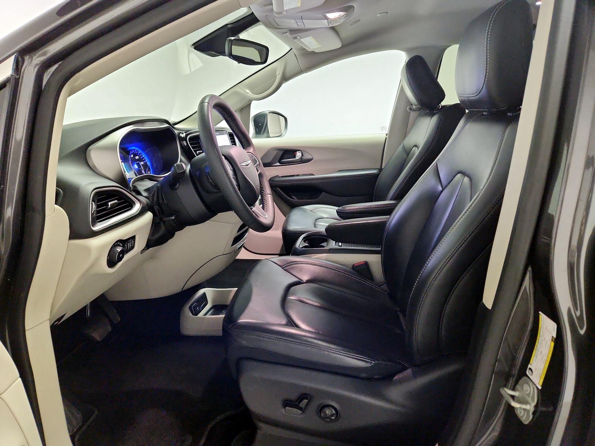 Thumbnail: 2023 Chrysler Pacifica - 11