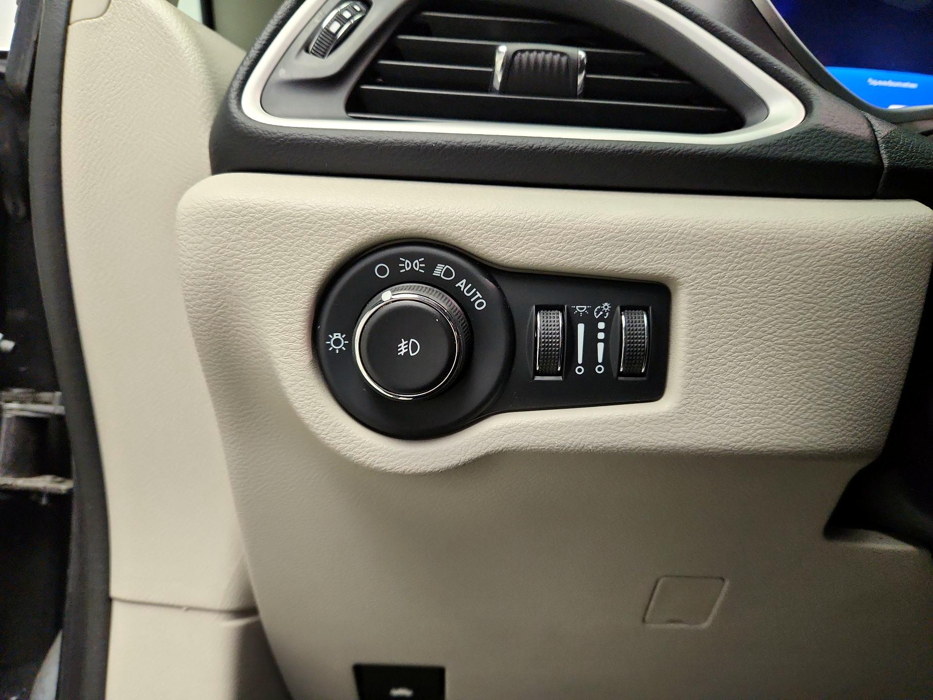 Thumbnail: 2023 Chrysler Pacifica - 13