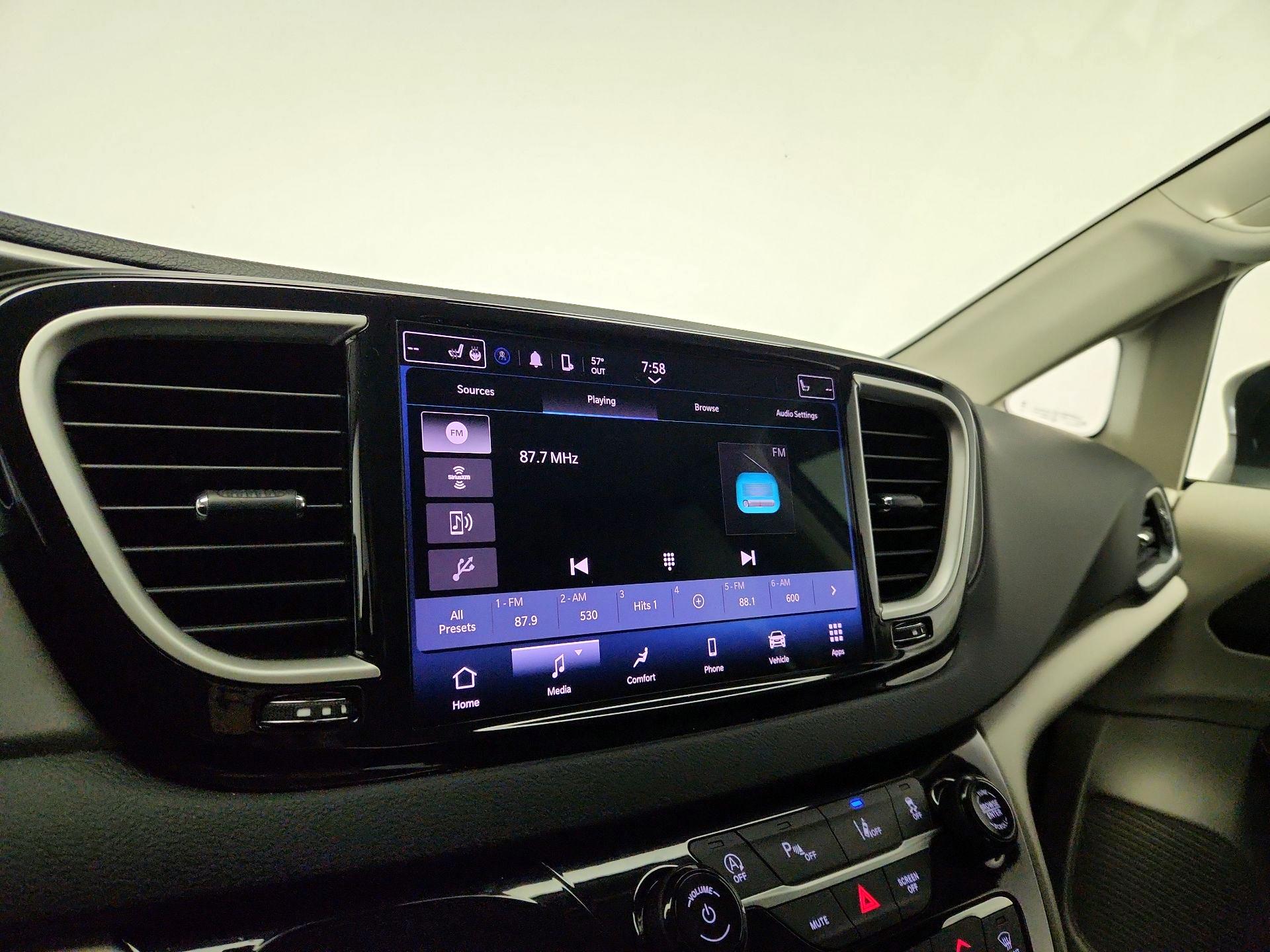 Thumbnail: 2023 Chrysler Pacifica - 15