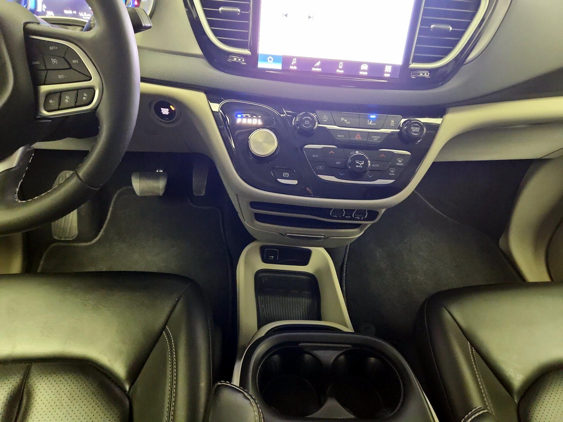 Thumbnail: 2023 Chrysler Pacifica - 17