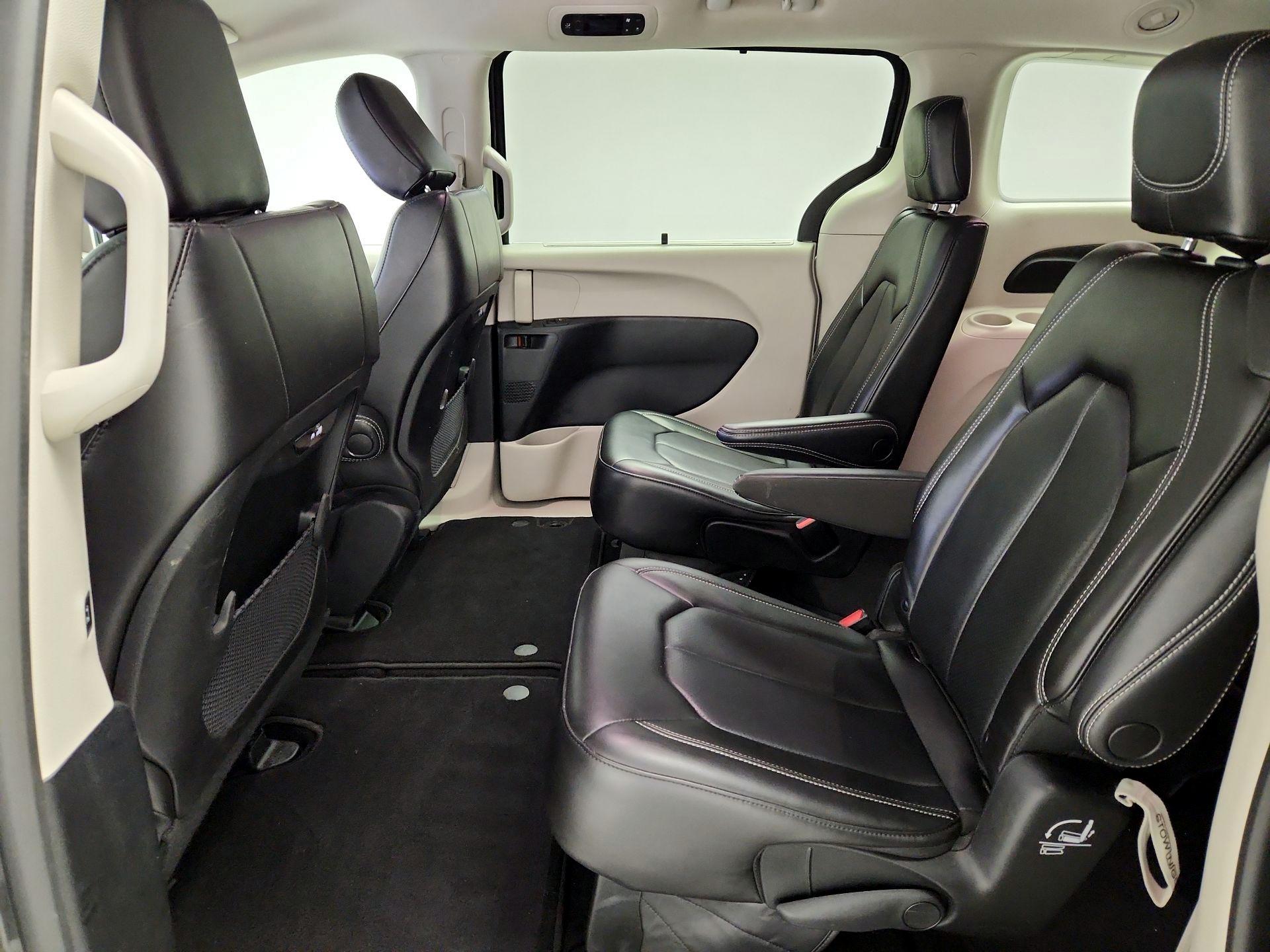 Thumbnail: 2023 Chrysler Pacifica - 19