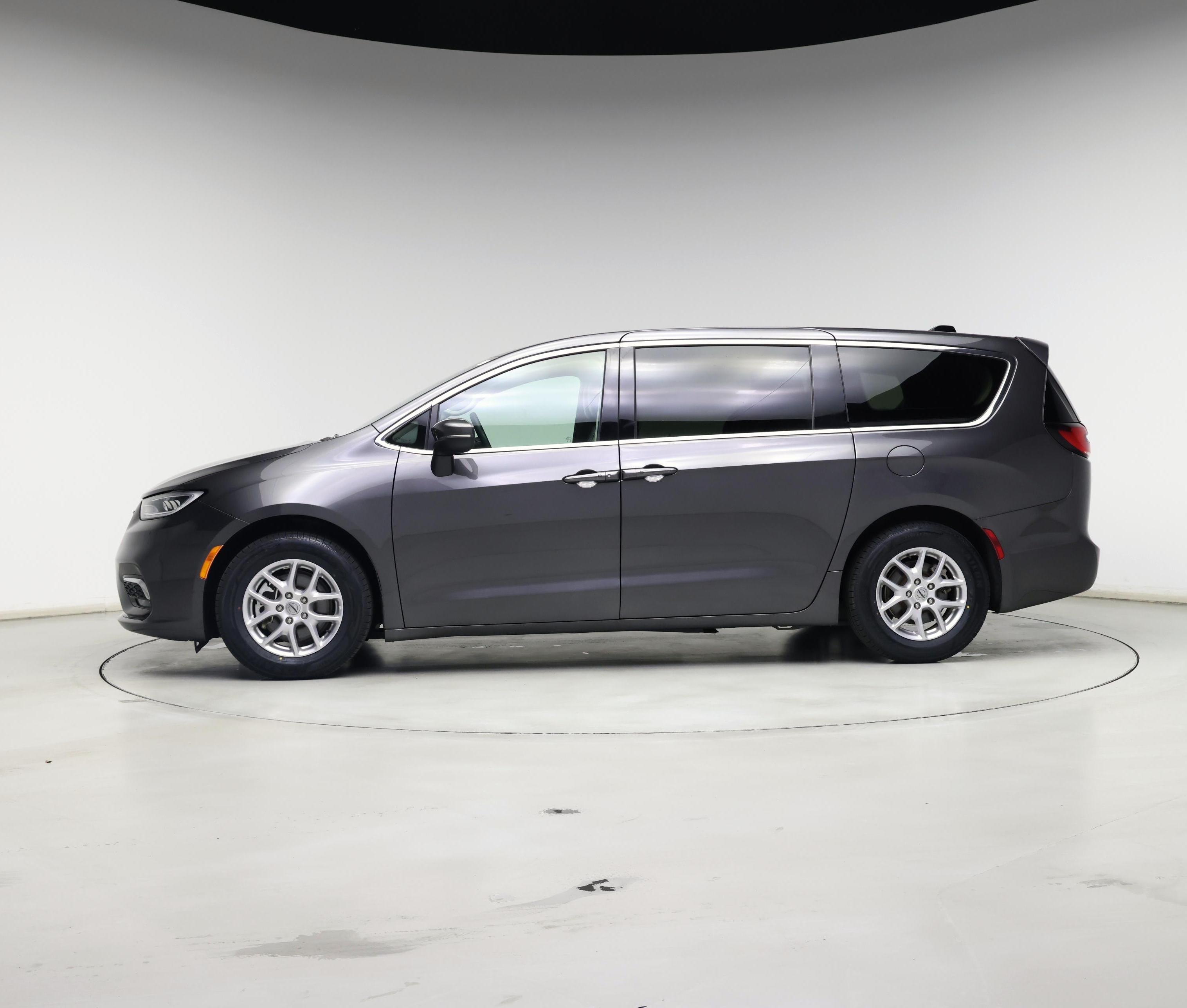 Thumbnail: 2023 Chrysler Pacifica - 3