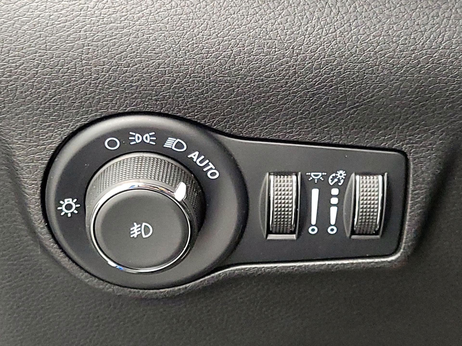 Thumbnail: 2022 Jeep Compass - 11