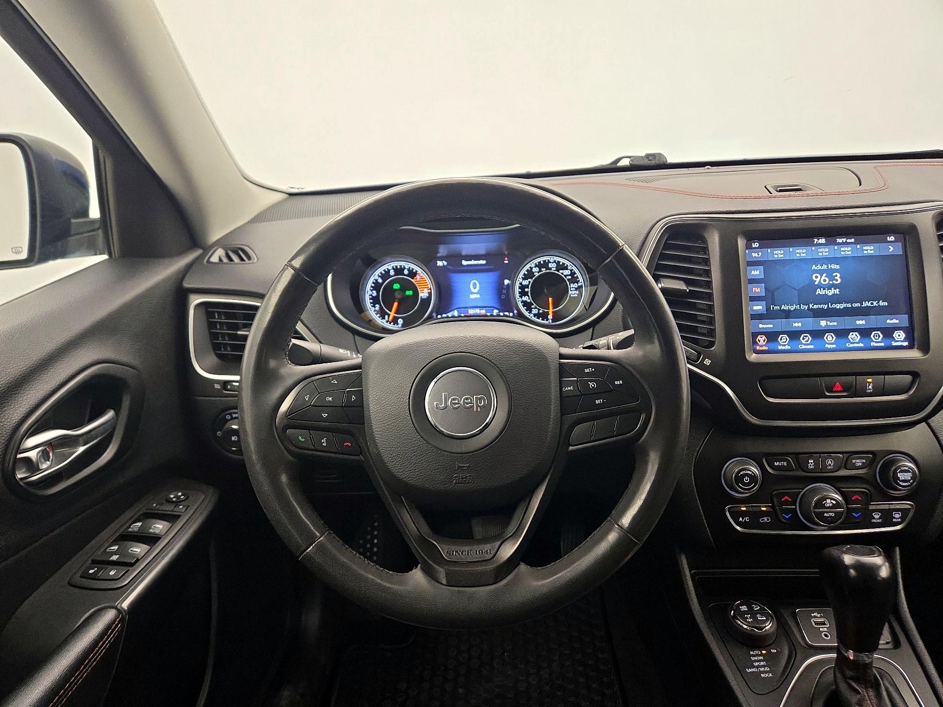 Thumbnail: 2022 Jeep Cherokee - 10