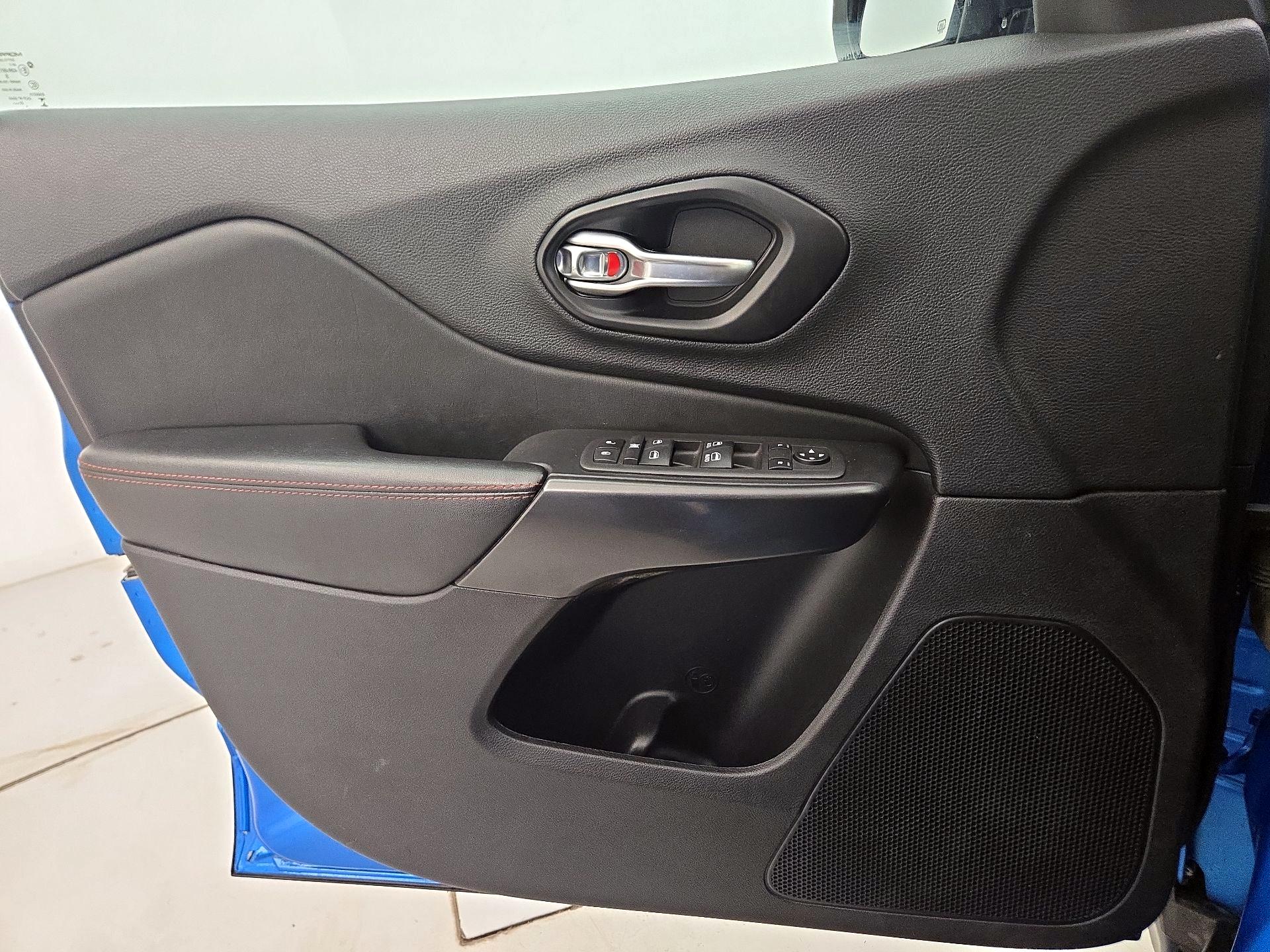 Thumbnail: 2022 Jeep Cherokee - 12