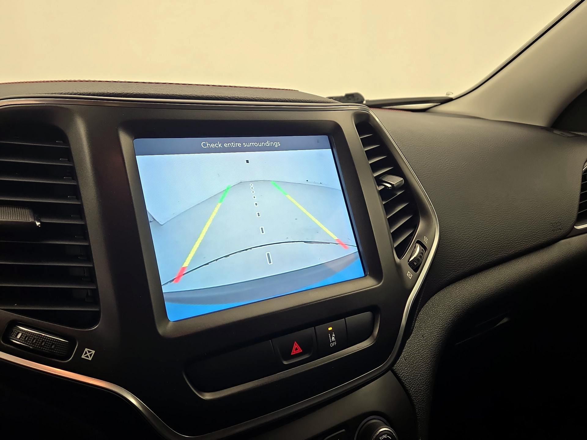 Thumbnail: 2022 Jeep Cherokee - 14