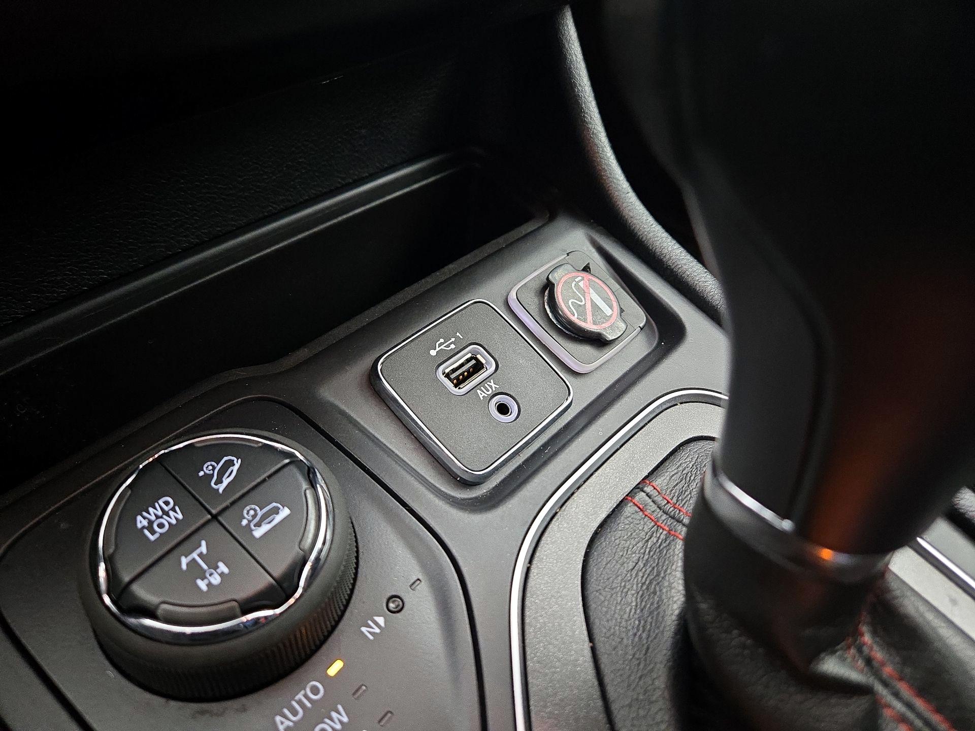 Thumbnail: 2022 Jeep Cherokee - 18