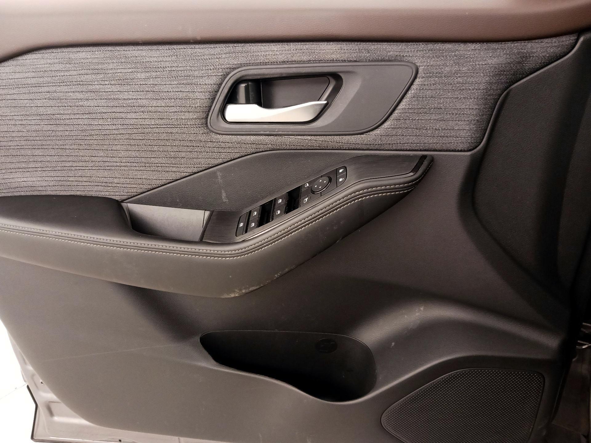 Thumbnail: 2023 Nissan Rogue - 12