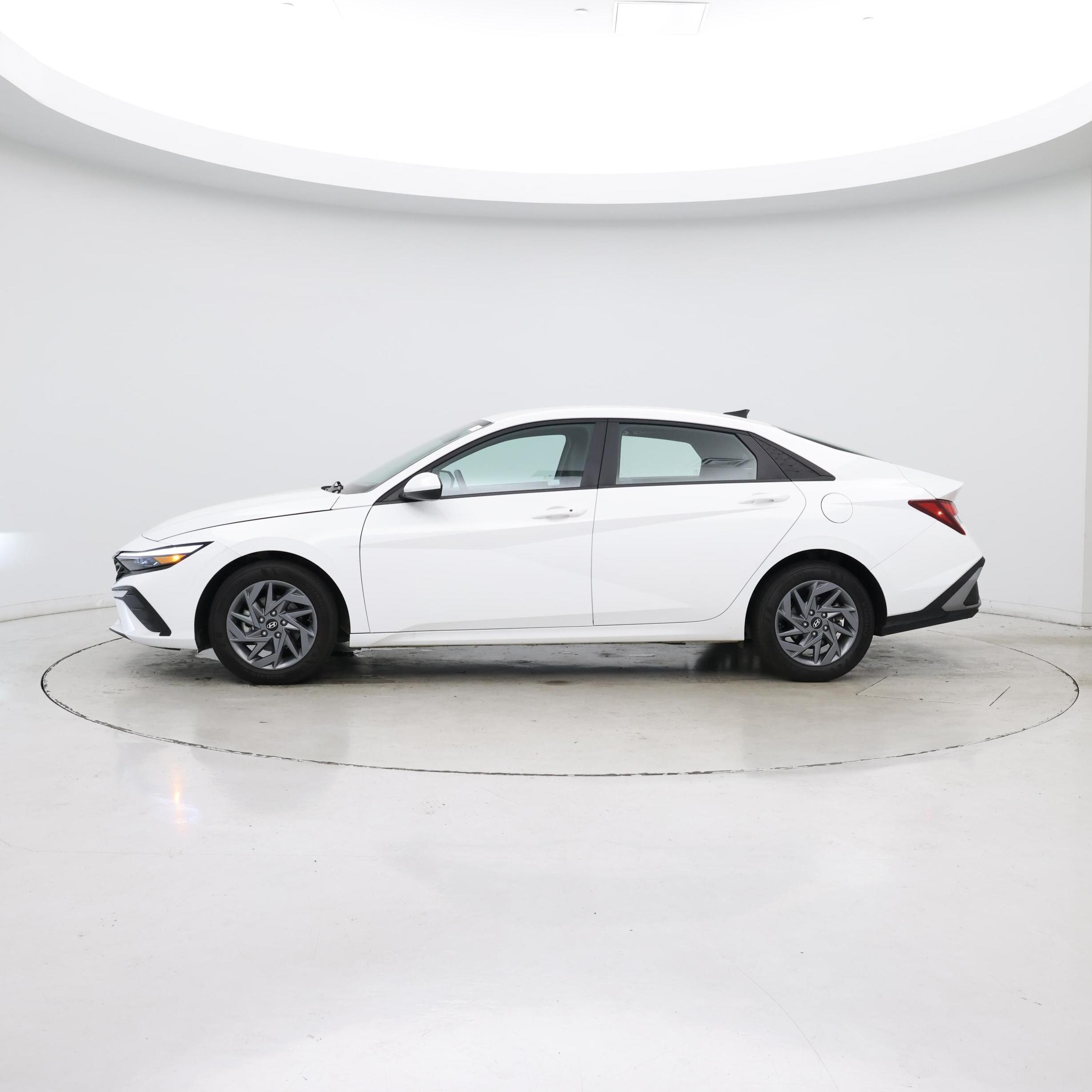 Thumbnail: 2024 Hyundai Elantra - 3