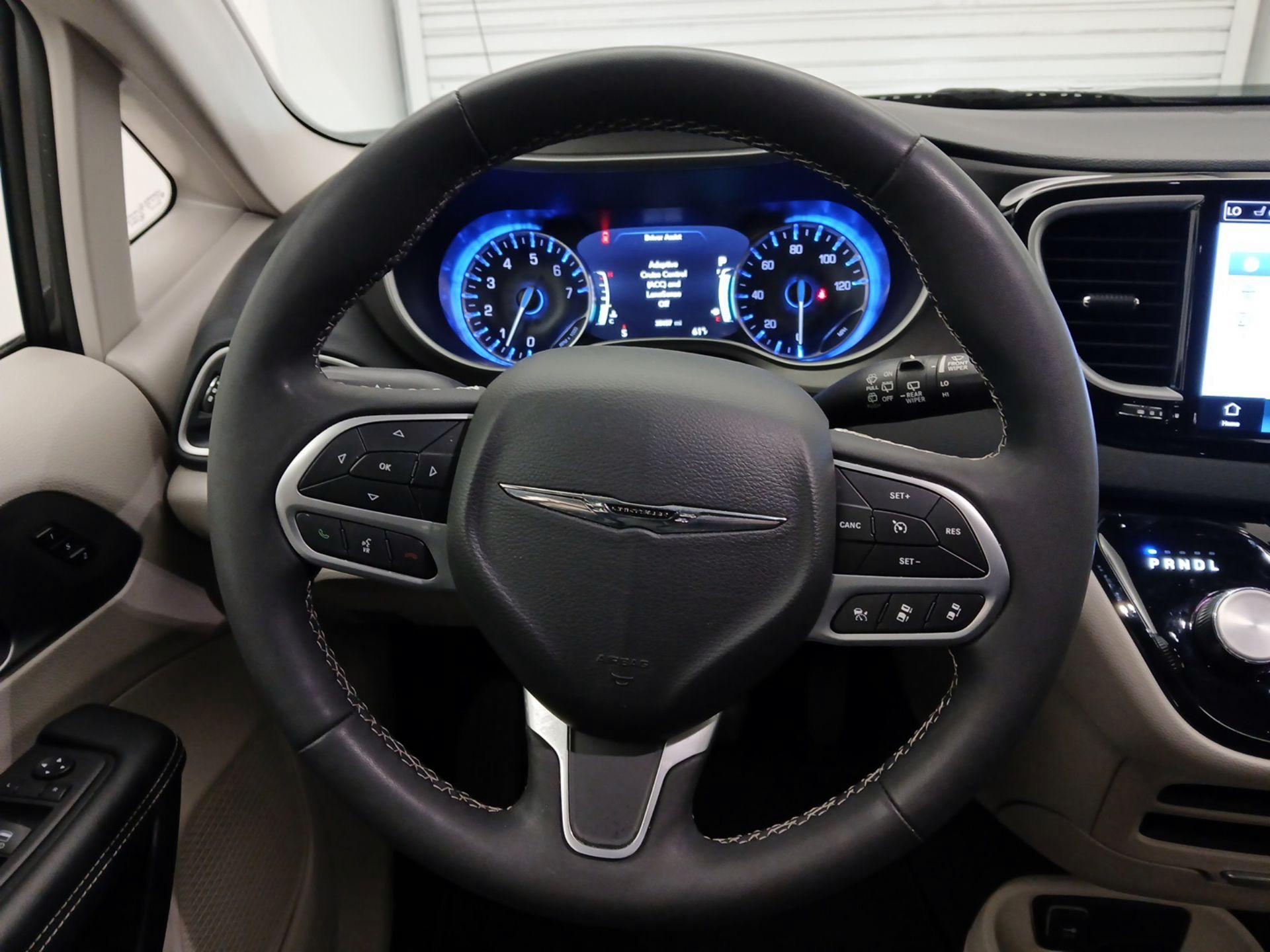 Thumbnail: 2023 Chrysler Pacifica - 10