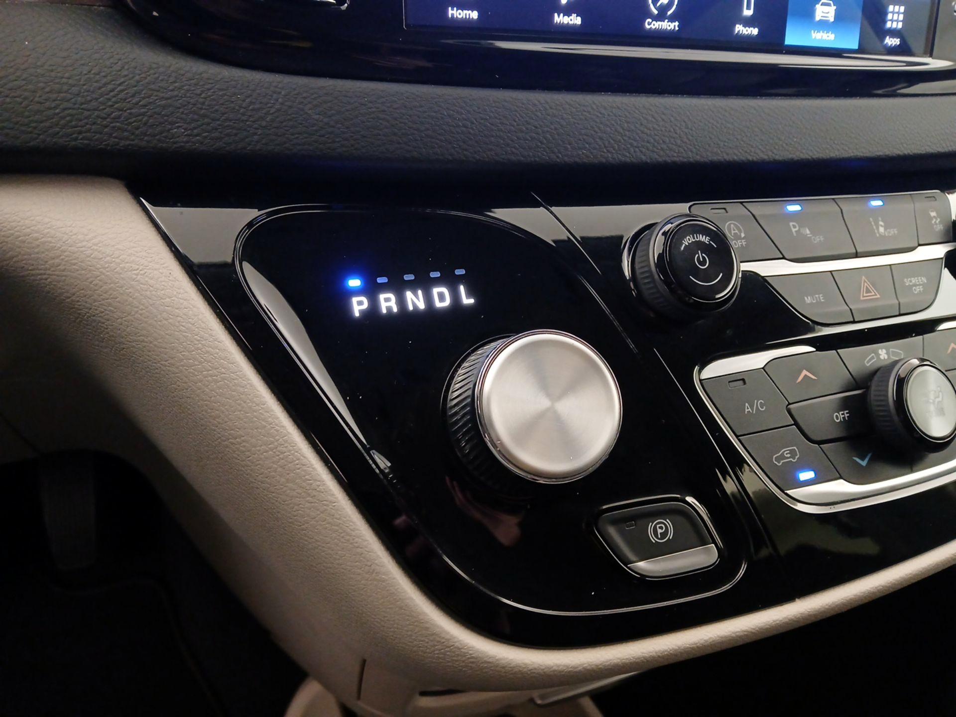 Thumbnail: 2023 Chrysler Pacifica - 17