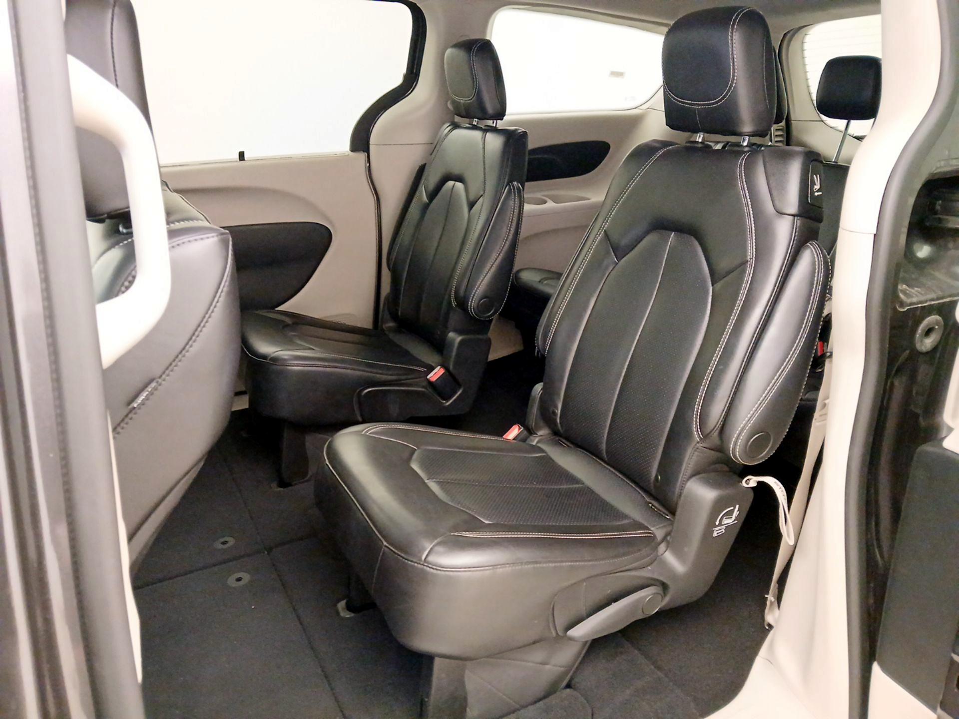 Thumbnail: 2023 Chrysler Pacifica - 19