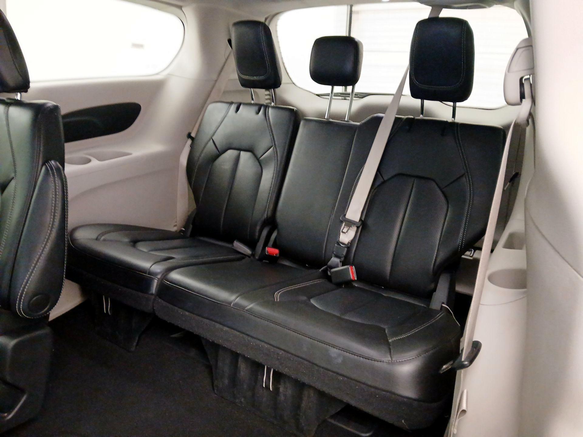 Thumbnail: 2023 Chrysler Pacifica - 20