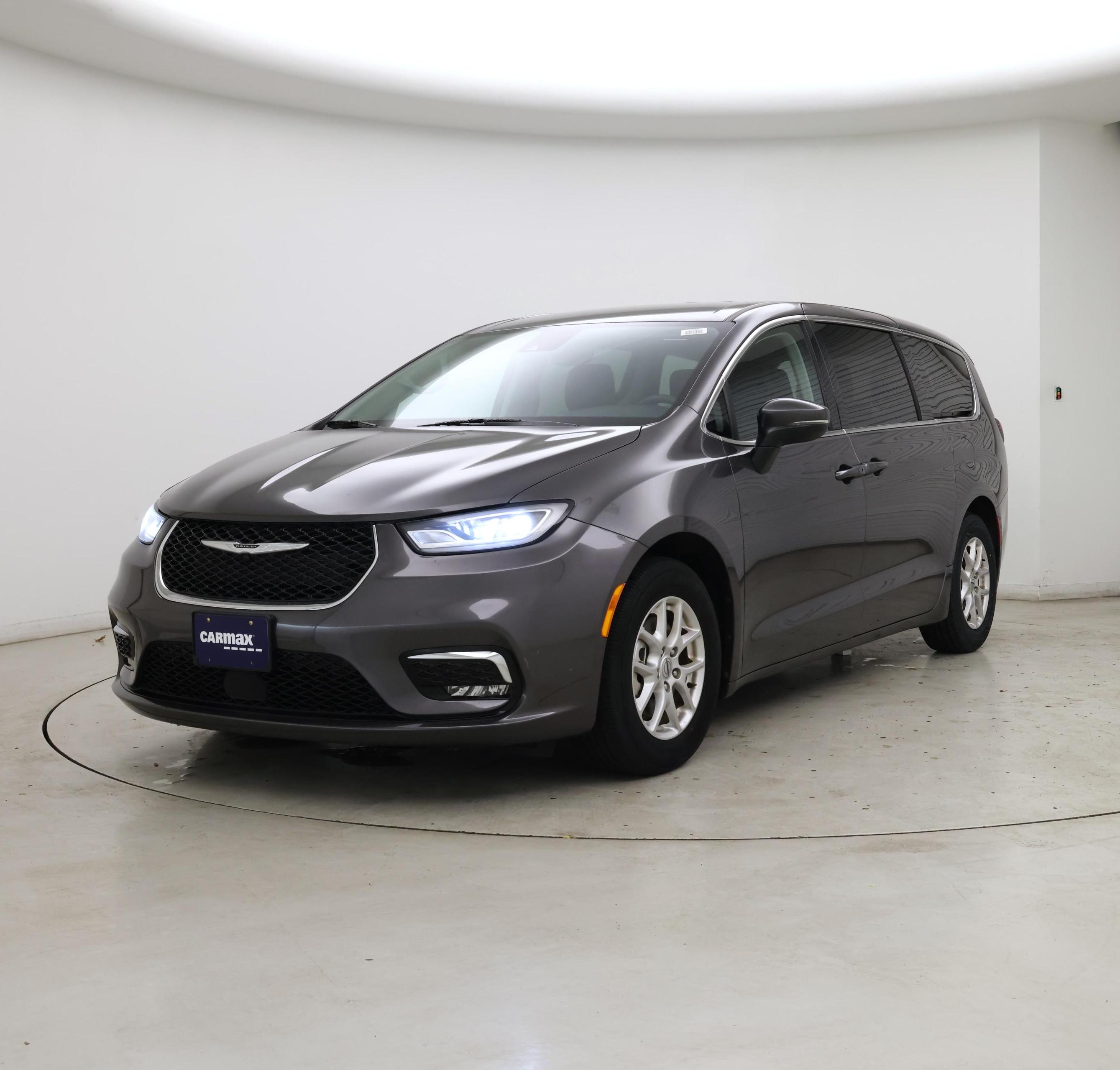 Thumbnail: 2023 Chrysler Pacifica - 4