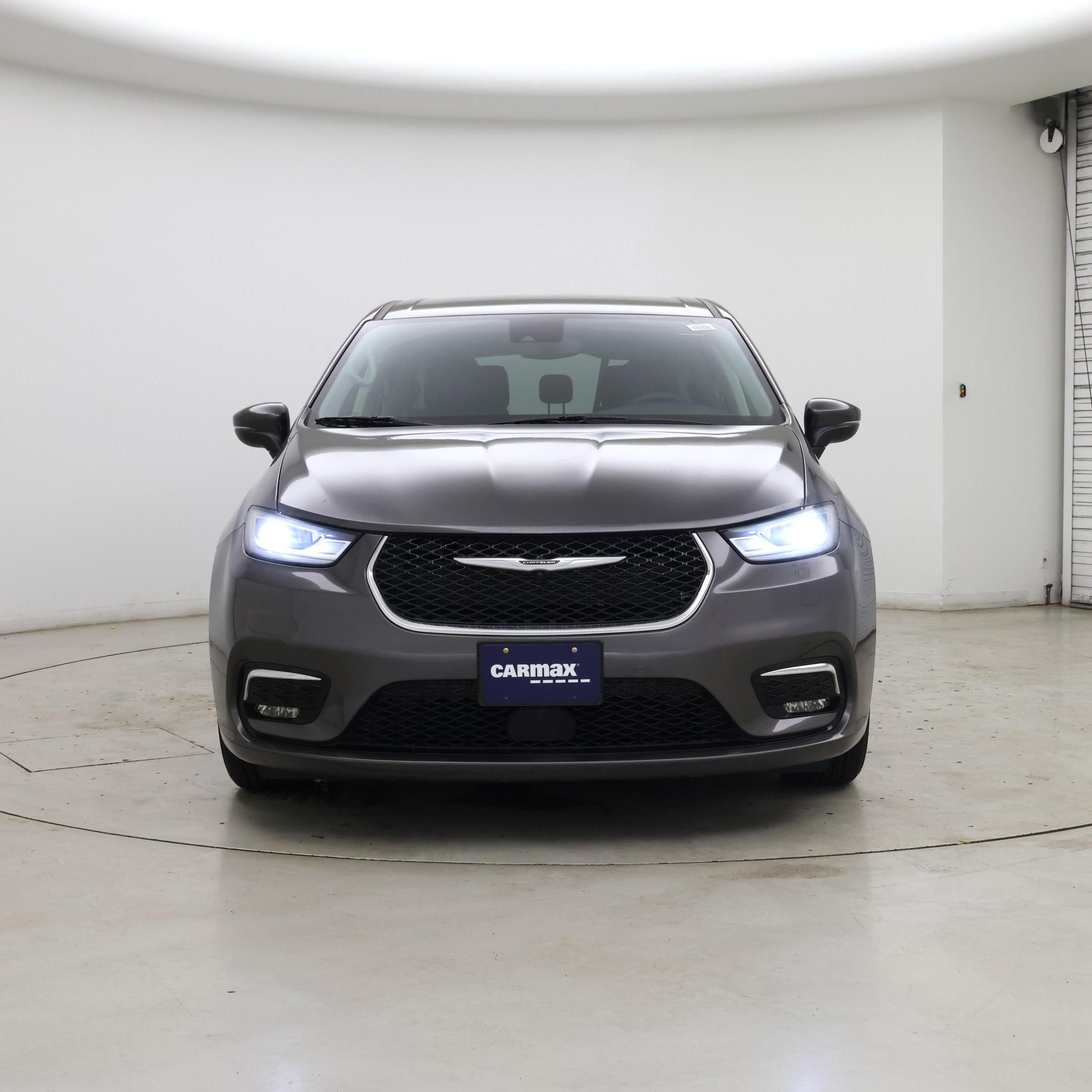 Thumbnail: 2023 Chrysler Pacifica - 5