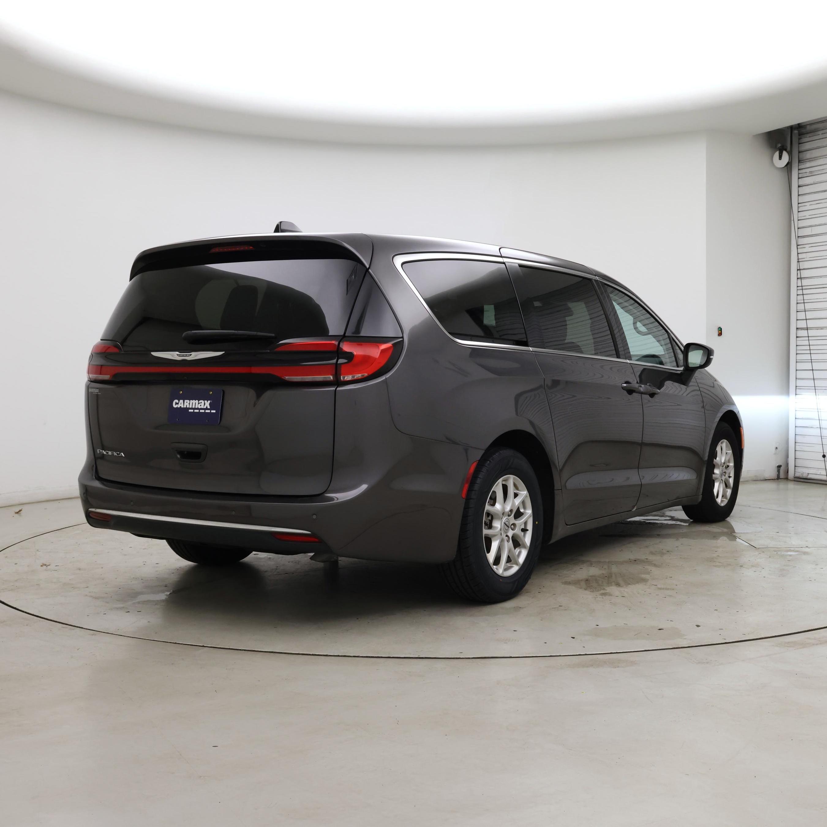 Thumbnail: 2023 Chrysler Pacifica - 8