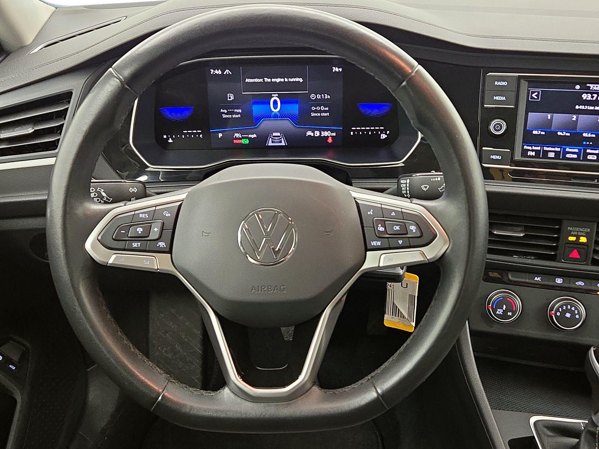 Thumbnail: 2024 Volkswagen Jetta - 10