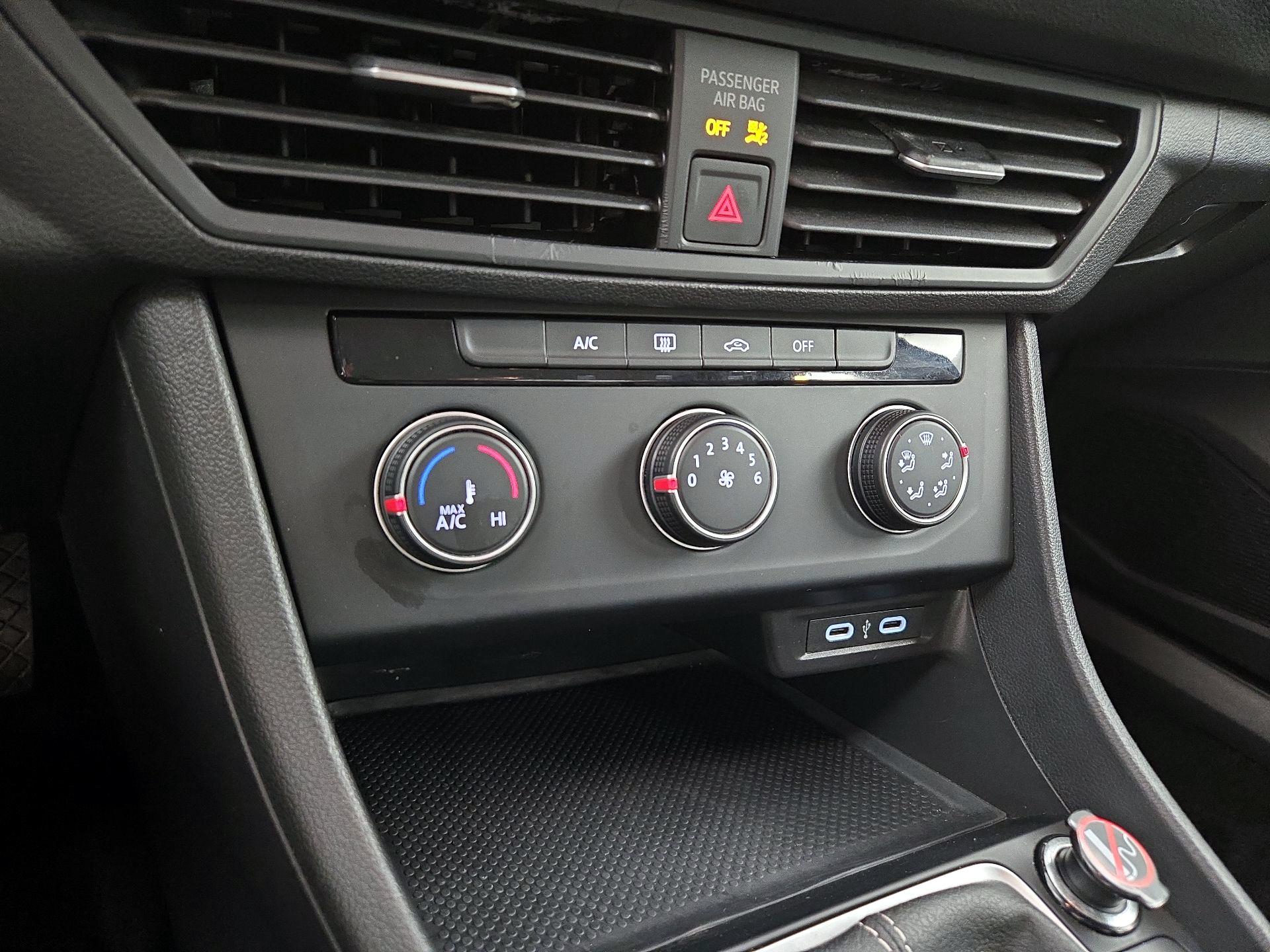 Thumbnail: 2024 Volkswagen Jetta - 16