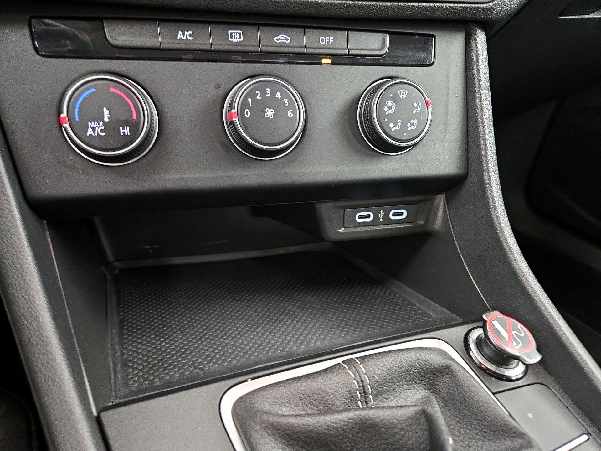 Thumbnail: 2024 Volkswagen Jetta - 18