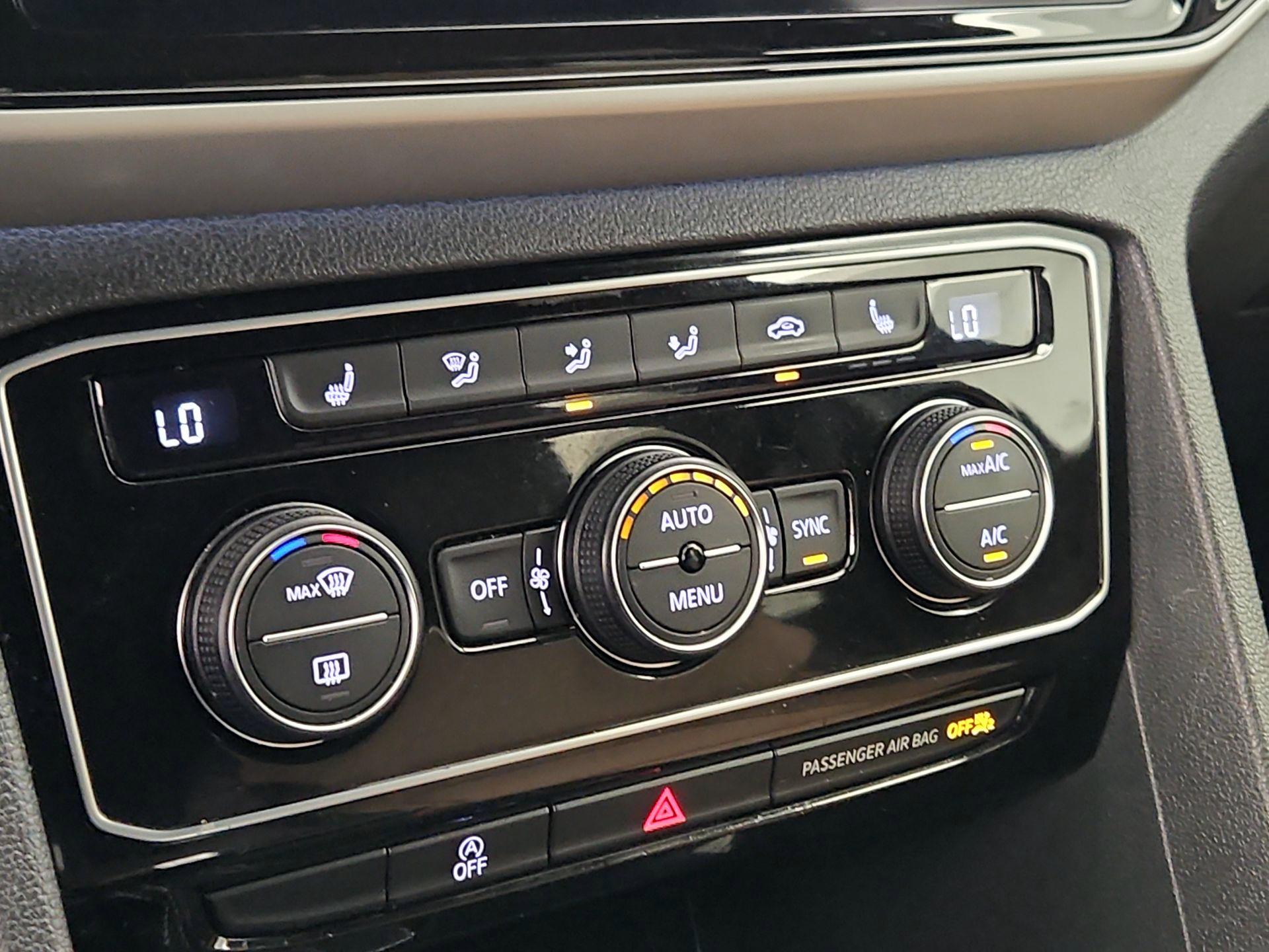 Thumbnail: 2023 Volkswagen Atlas - 17