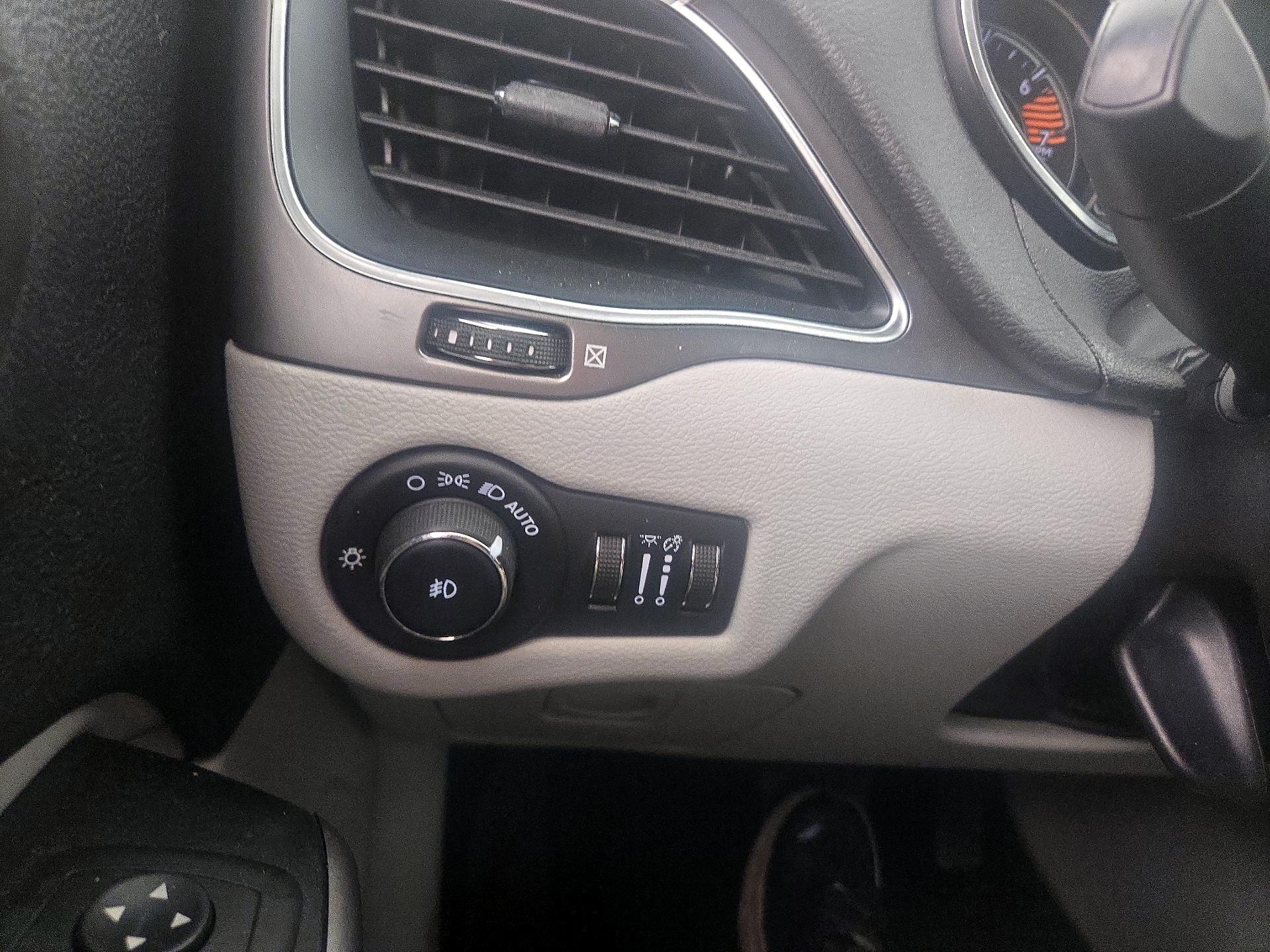 Thumbnail: 2020 Jeep Cherokee - 13